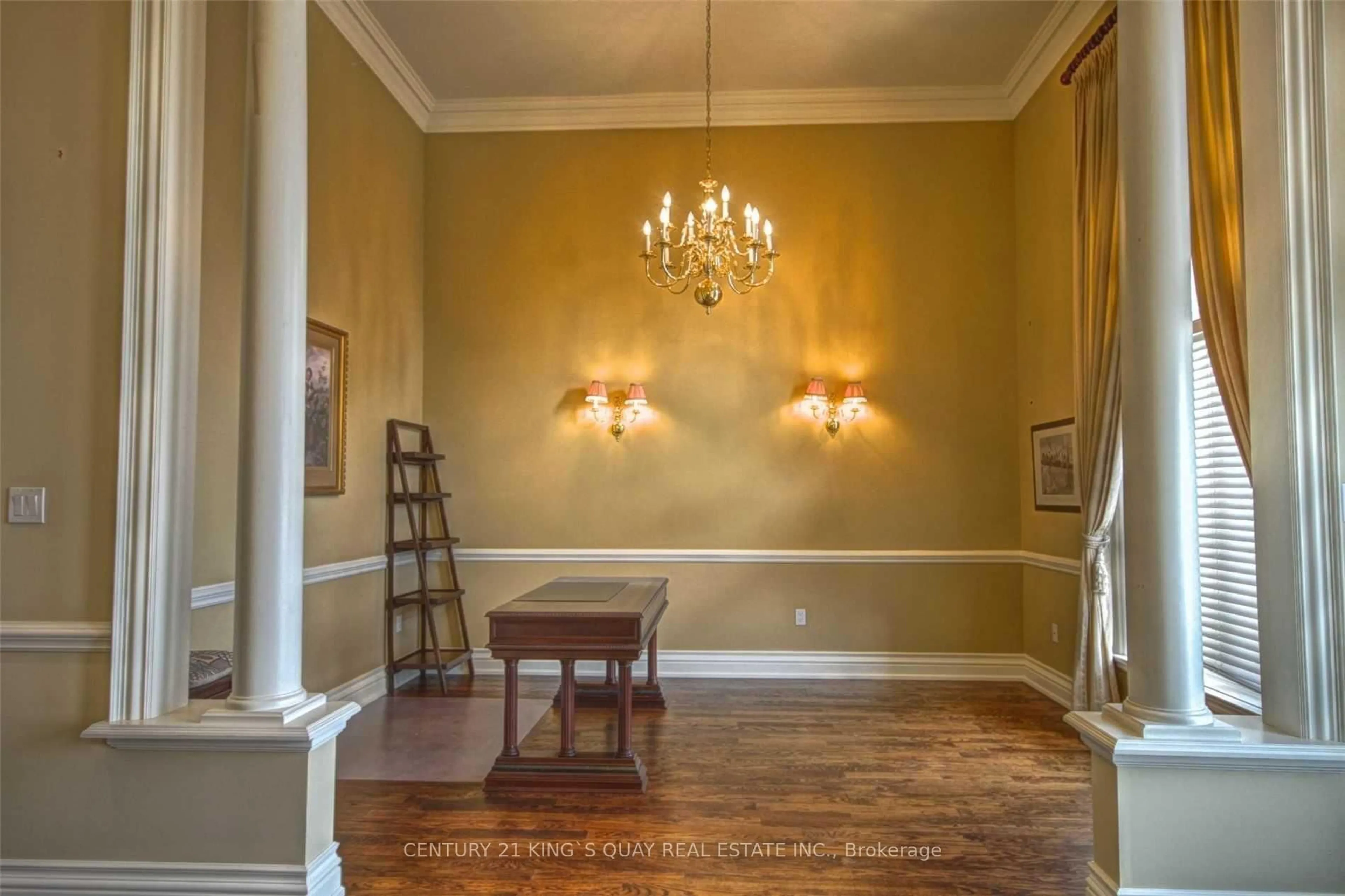 Dining room, wood/laminate floor for 22 Garden Ave, Richmond Hill Ontario L4C 6L9