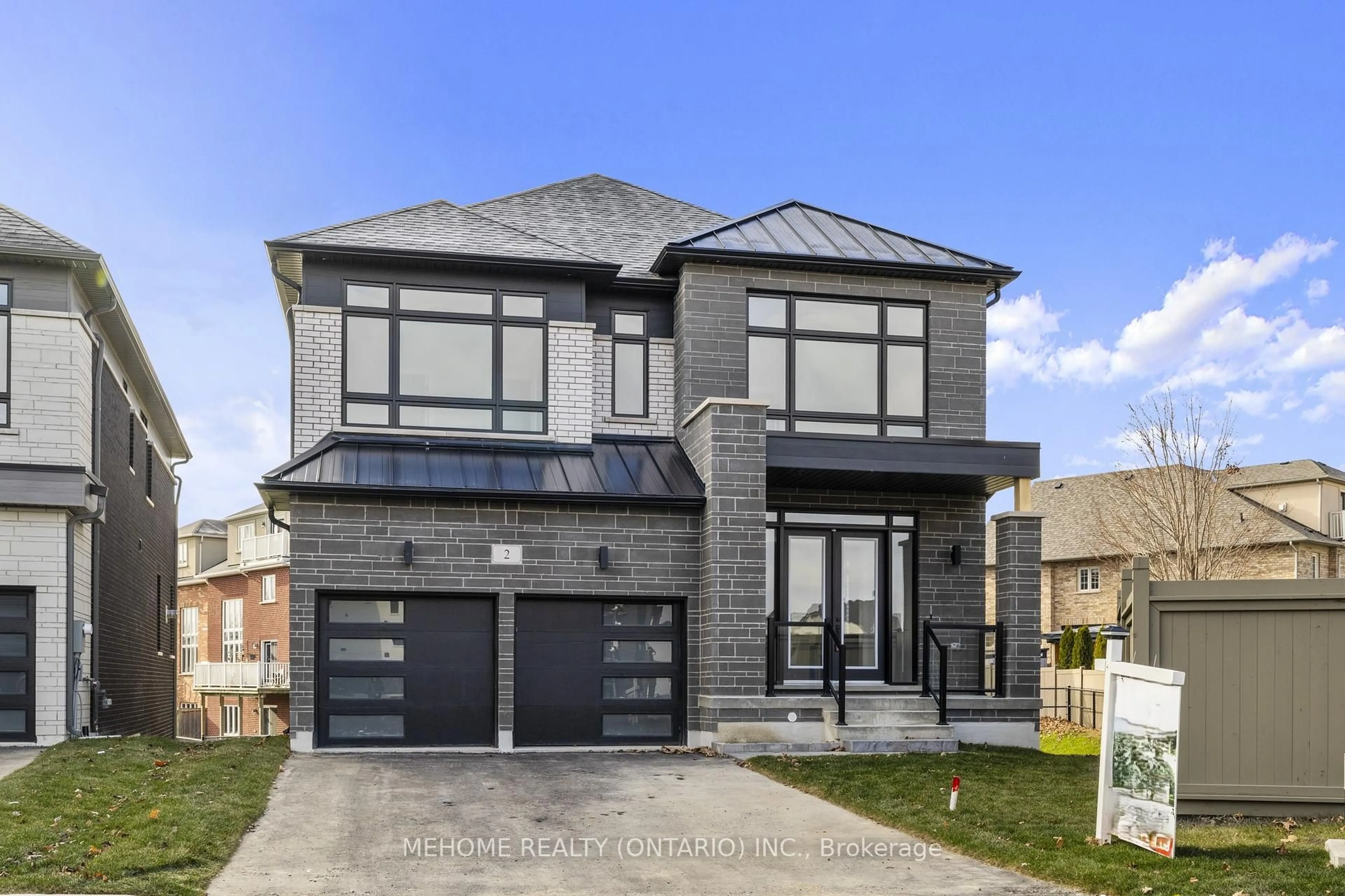 Home with brick exterior material, street for 2 Bunn Crt, Aurora Ontario L4G 0G6