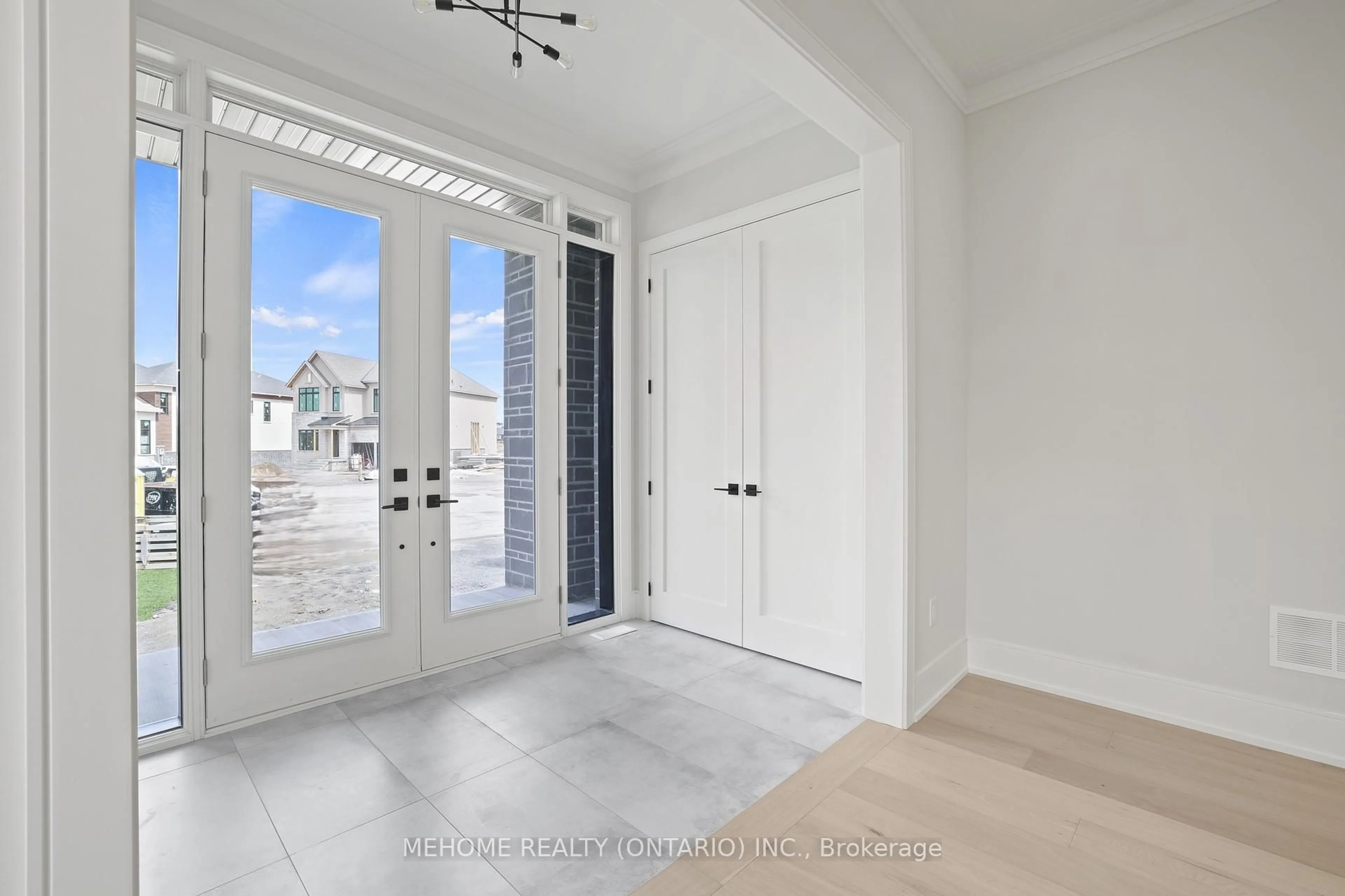 Indoor entryway for 2 Bunn Crt, Aurora Ontario L4G 0G6