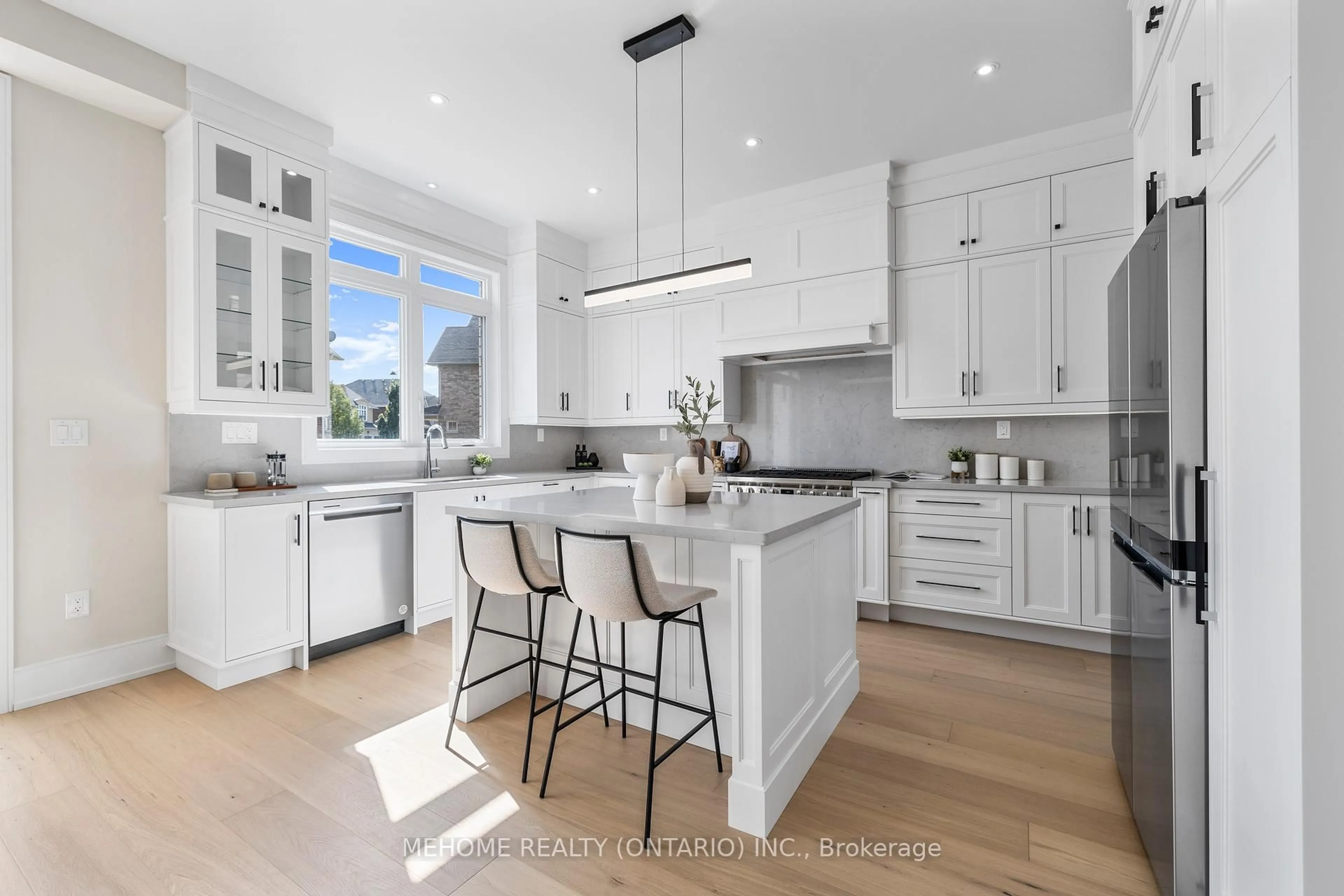 Open concept kitchen, unknown for 2 Bunn Crt, Aurora Ontario L4G 0G6