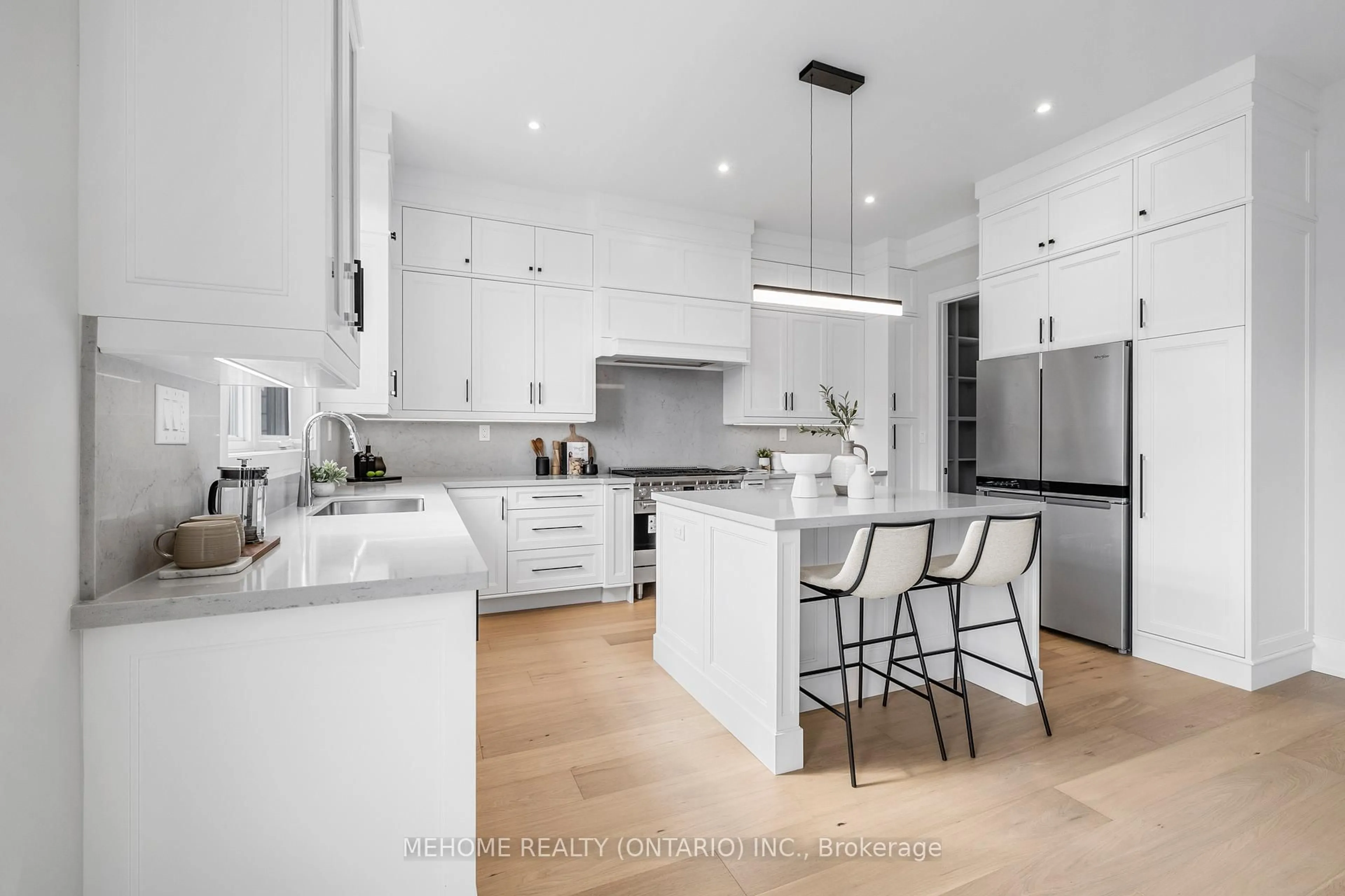 Contemporary kitchen, unknown for 2 Bunn Crt, Aurora Ontario L4G 0G6