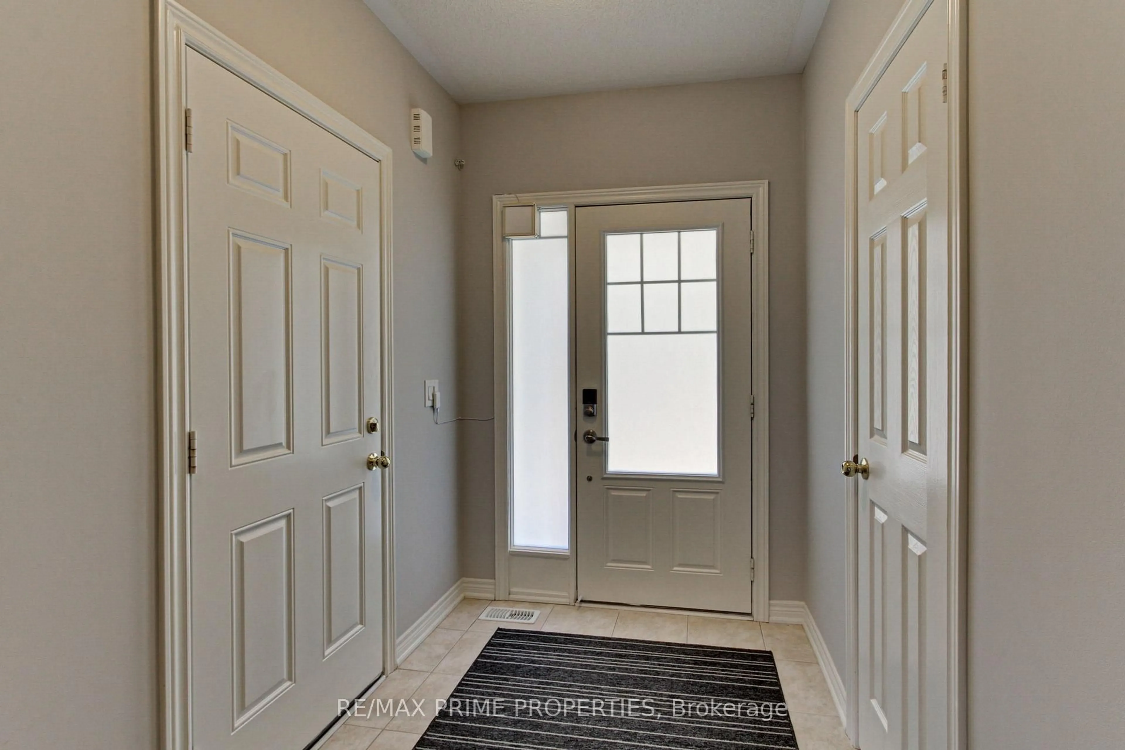Indoor entryway for 148 Harvest Hills Blvd, East Gwillimbury Ontario L9N 0C1