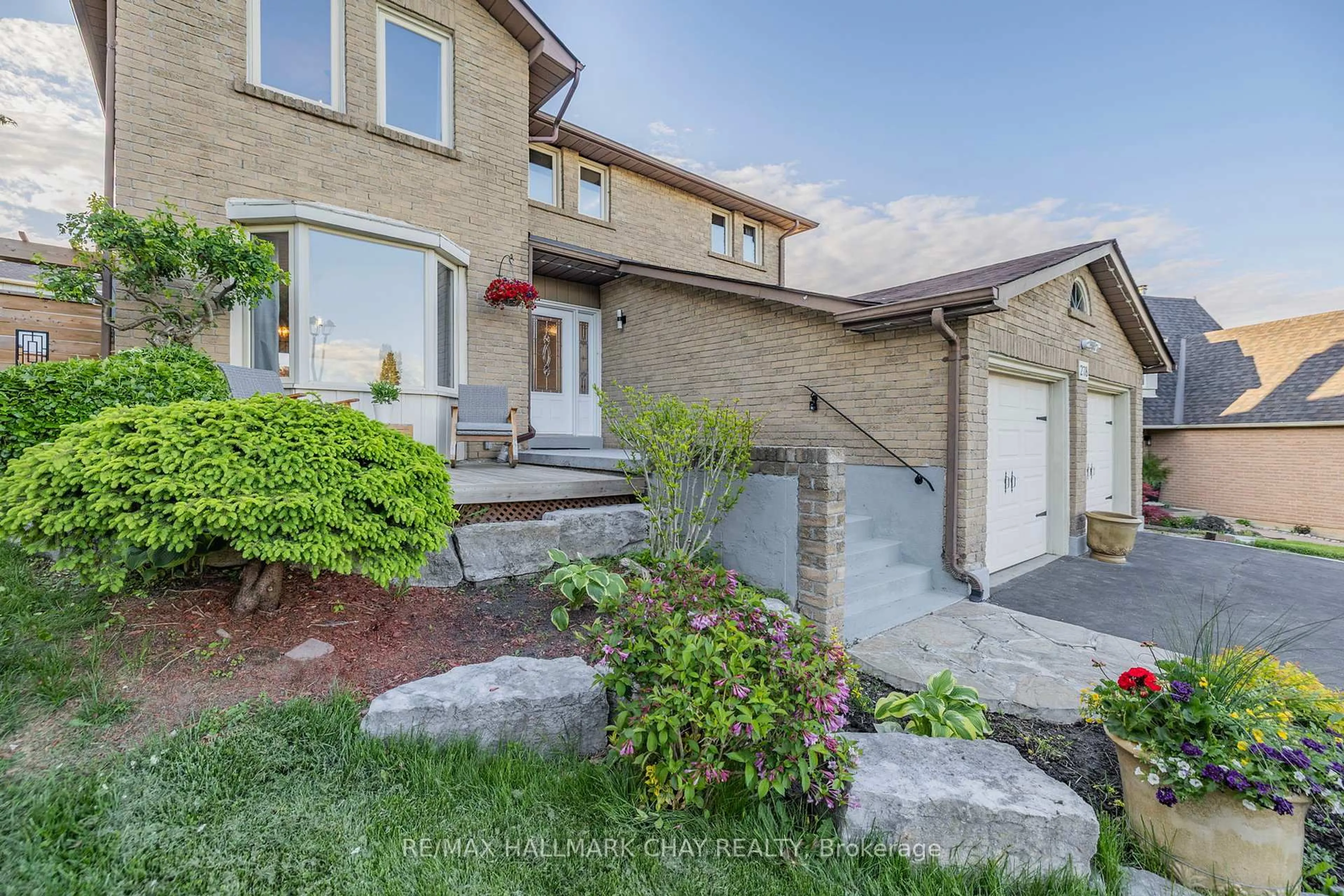 Home with brick exterior material, street for 278 Durham Crt, Newmarket Ontario L3Y 6C9