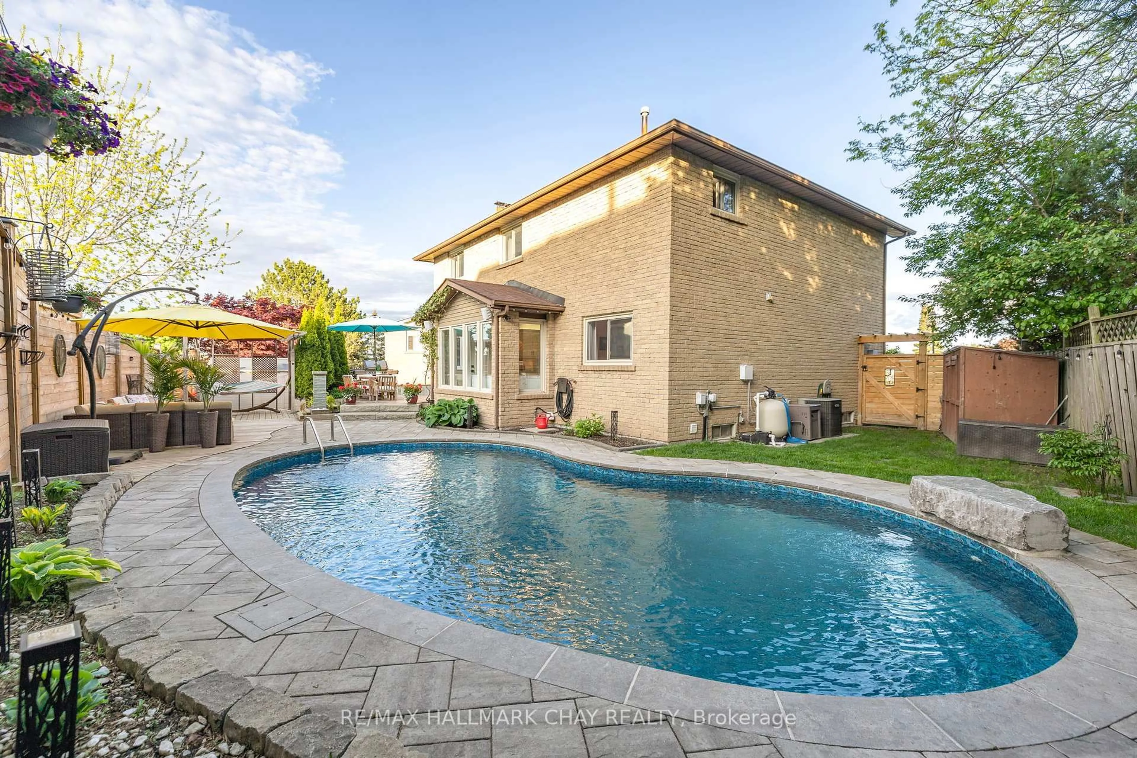 Pool for 278 Durham Crt, Newmarket Ontario L3Y 6C9