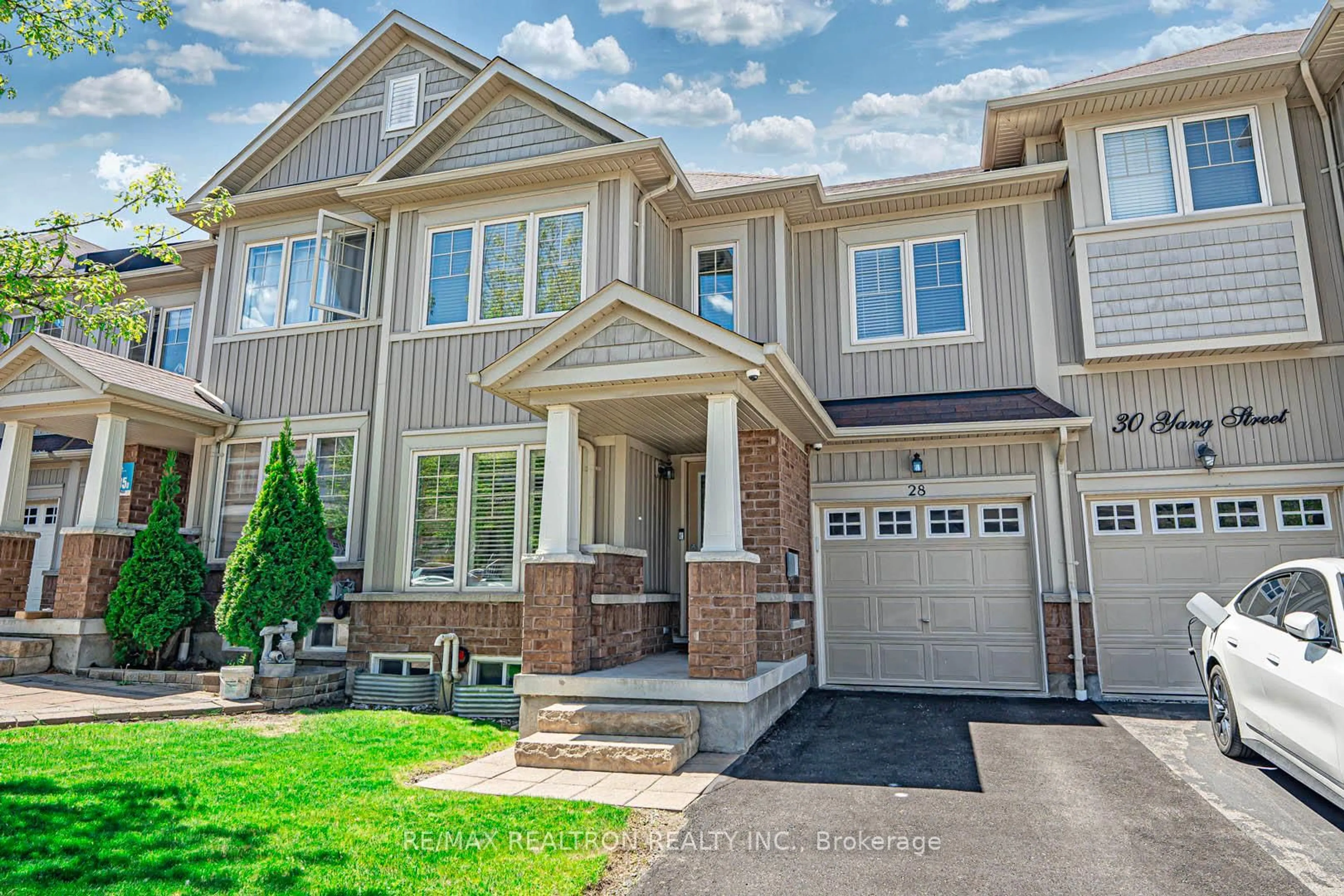 Unknown for 28 Yang St, Richmond Hill Ontario L4E 0L5