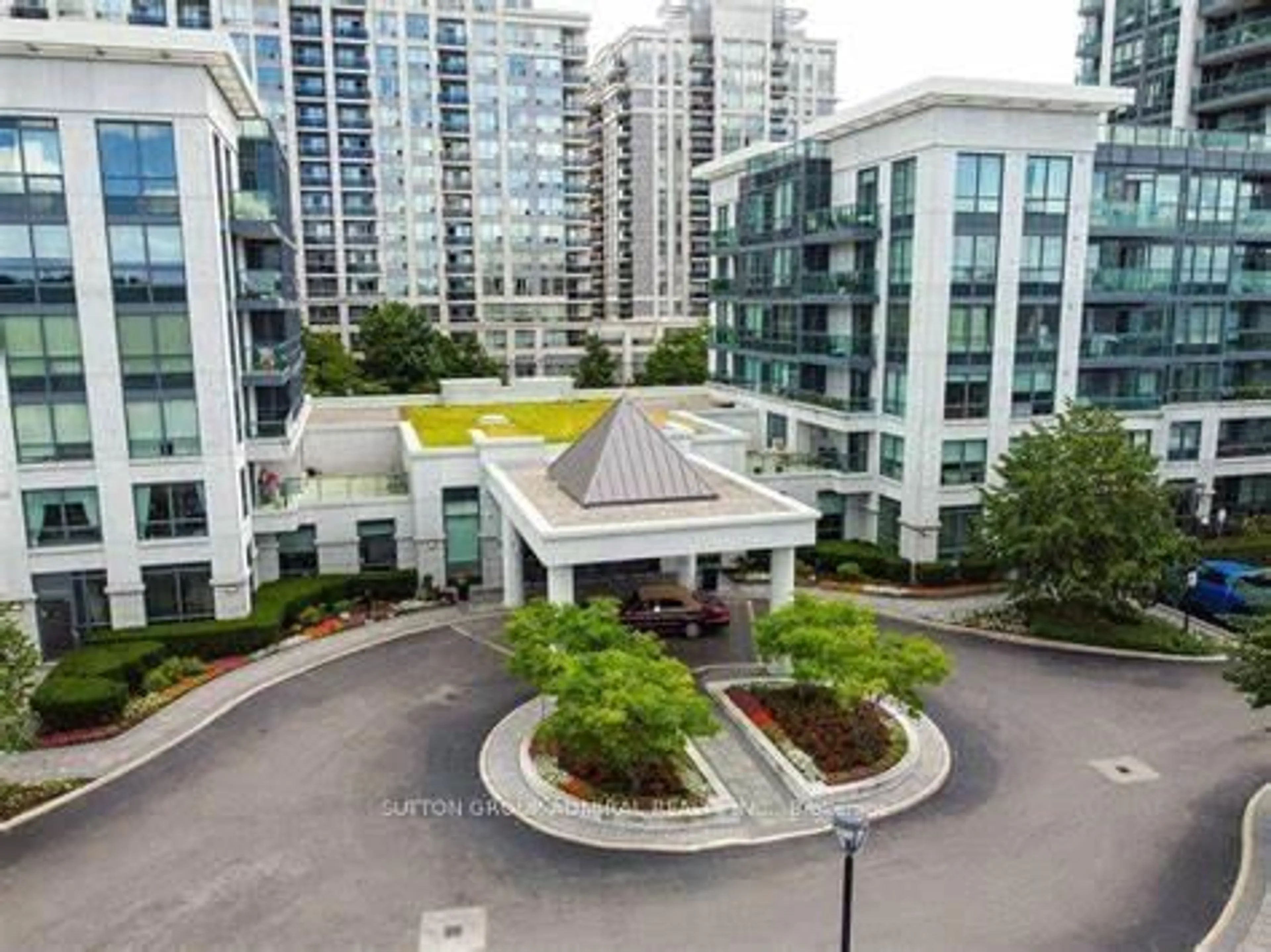 A pic from outside/outdoor area/front of a property/back of a property/a pic from drone, city buildings view from balcony for 30 North Park Rd #401, Vaughan Ontario L4J 0G6