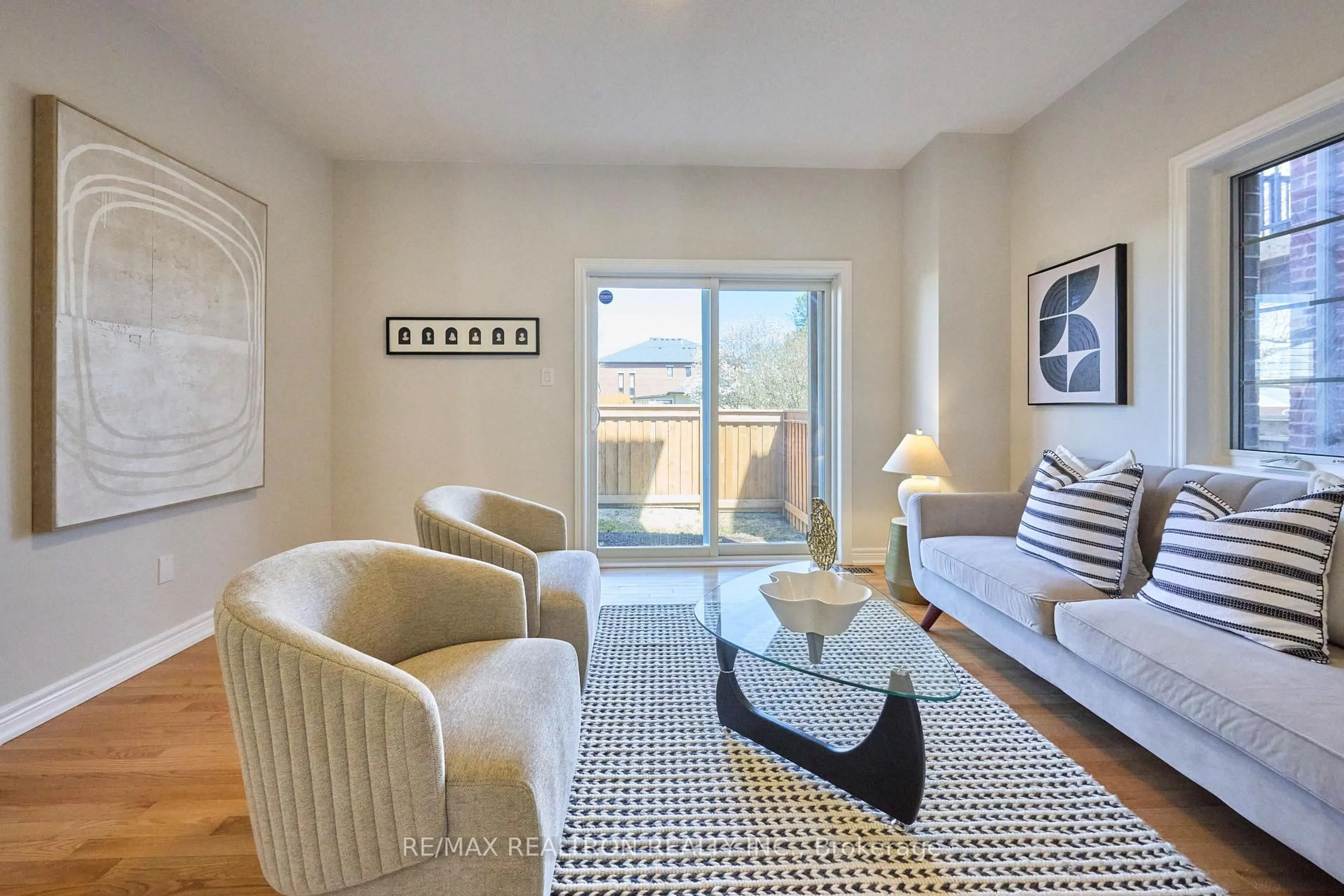 Living room with furniture, unknown for 10 Globemaster Lane, Richmond Hill Ontario L4E 1H3