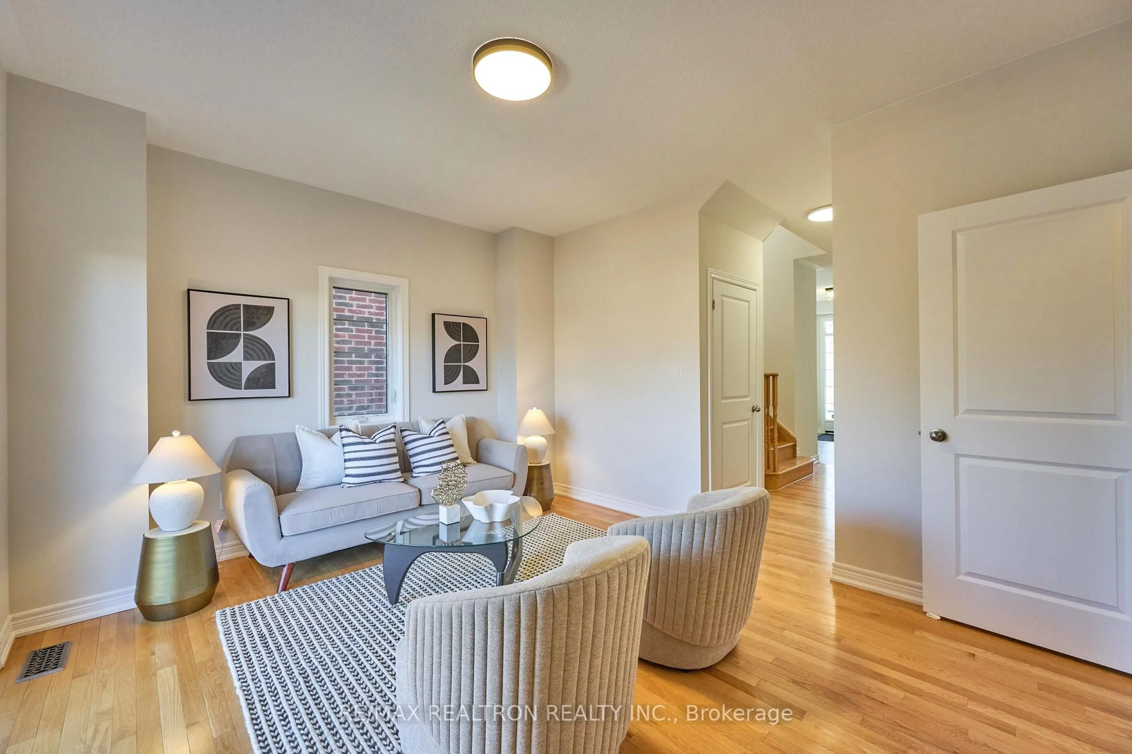Living room with furniture, unknown for 10 Globemaster Lane, Richmond Hill Ontario L4E 1H3