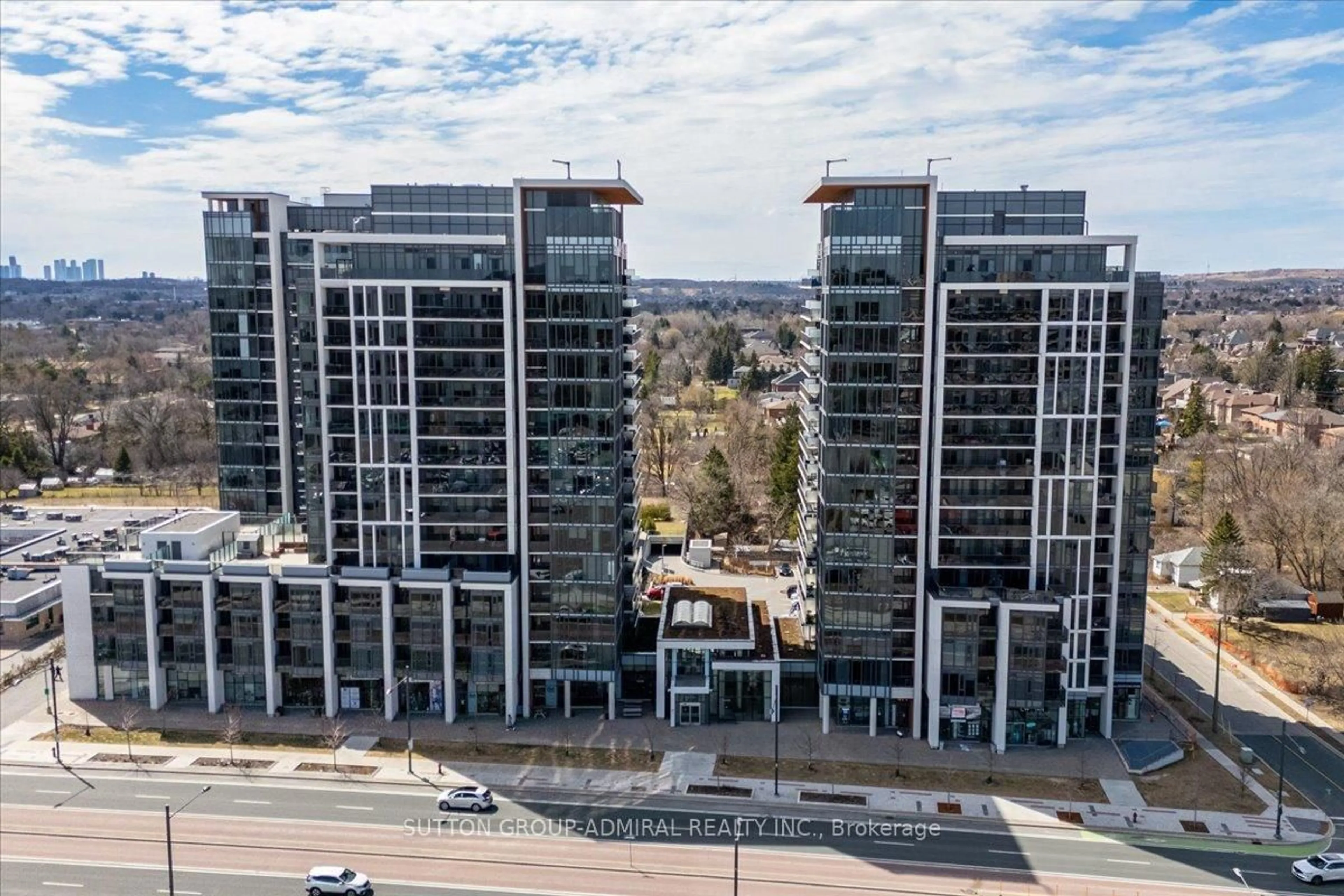 A pic from outside/outdoor area/front of a property/back of a property/a pic from drone, city buildings view from balcony for 9600 Yonge St #609B, Richmond Hill Ontario L4C 0X3