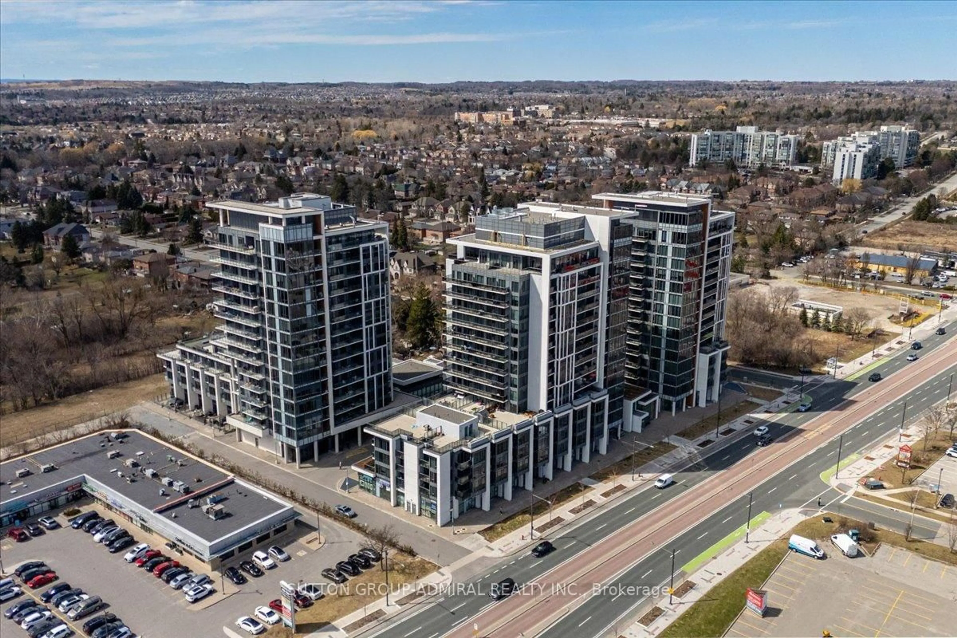 A pic from outside/outdoor area/front of a property/back of a property/a pic from drone, unknown for 9600 Yonge St #609B, Richmond Hill Ontario L4C 0X3