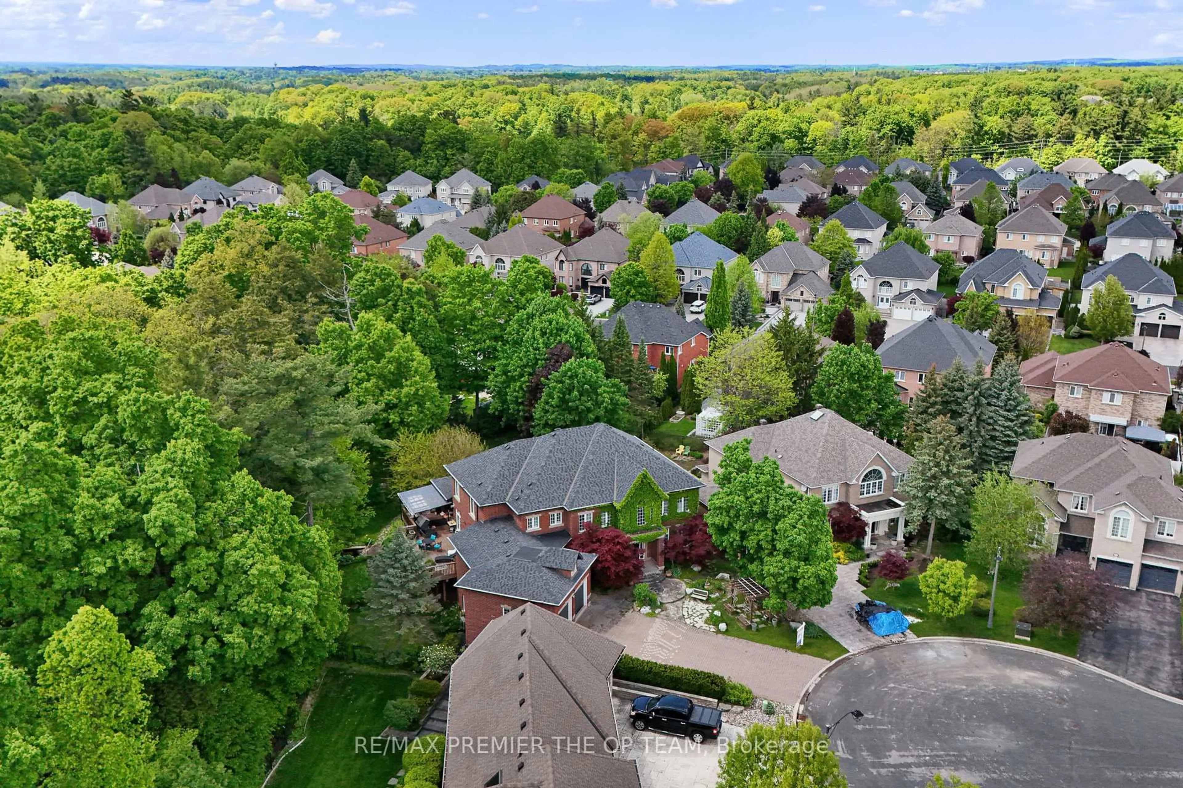 A pic from outside/outdoor area/front of a property/back of a property/a pic from drone, unknown for 86 Muzich Pl, Vaughan Ontario L4L 9C5