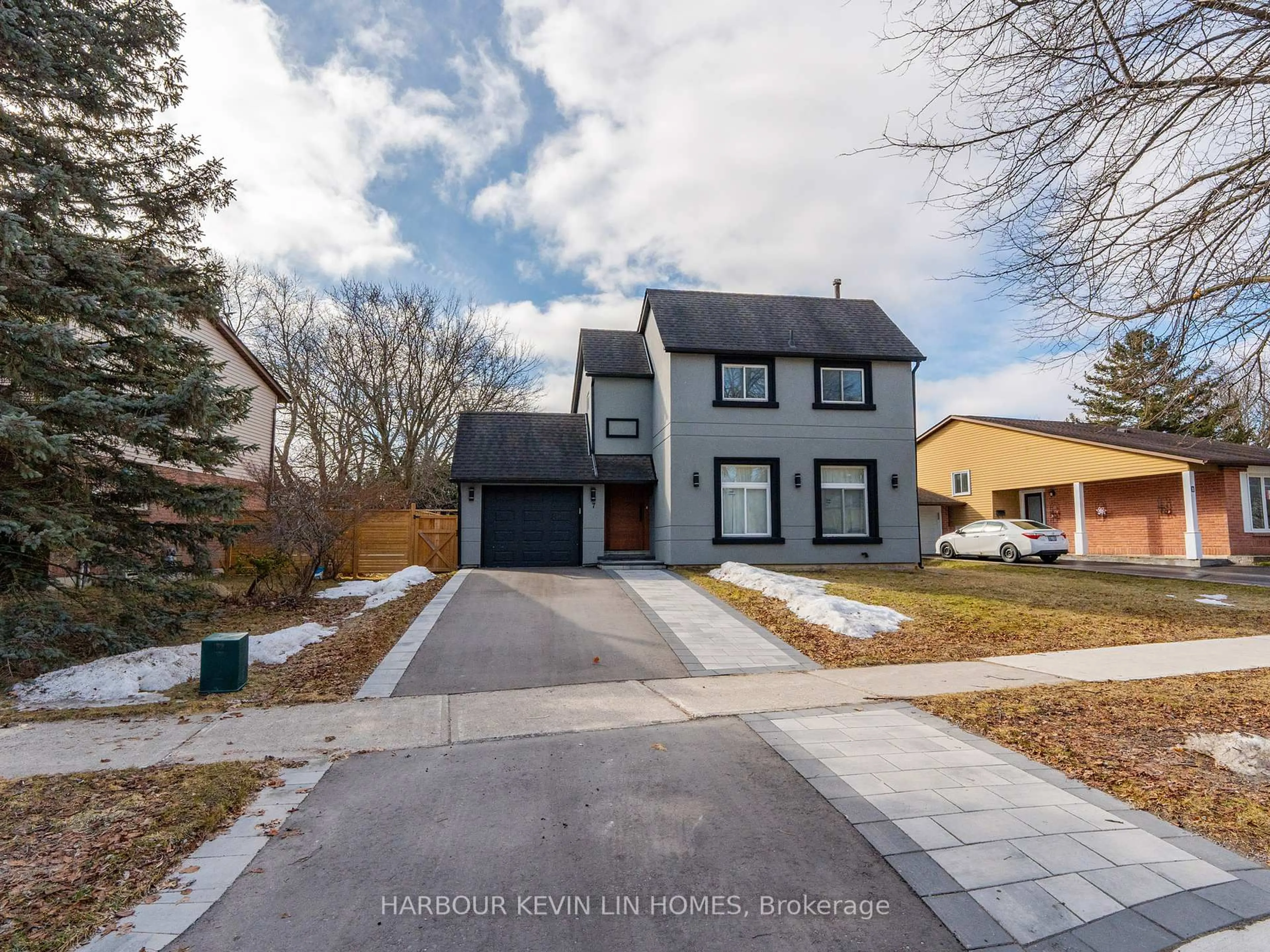 Home with vinyl exterior material, street for 7 Cossar Dr, Aurora Ontario L4G 3N6