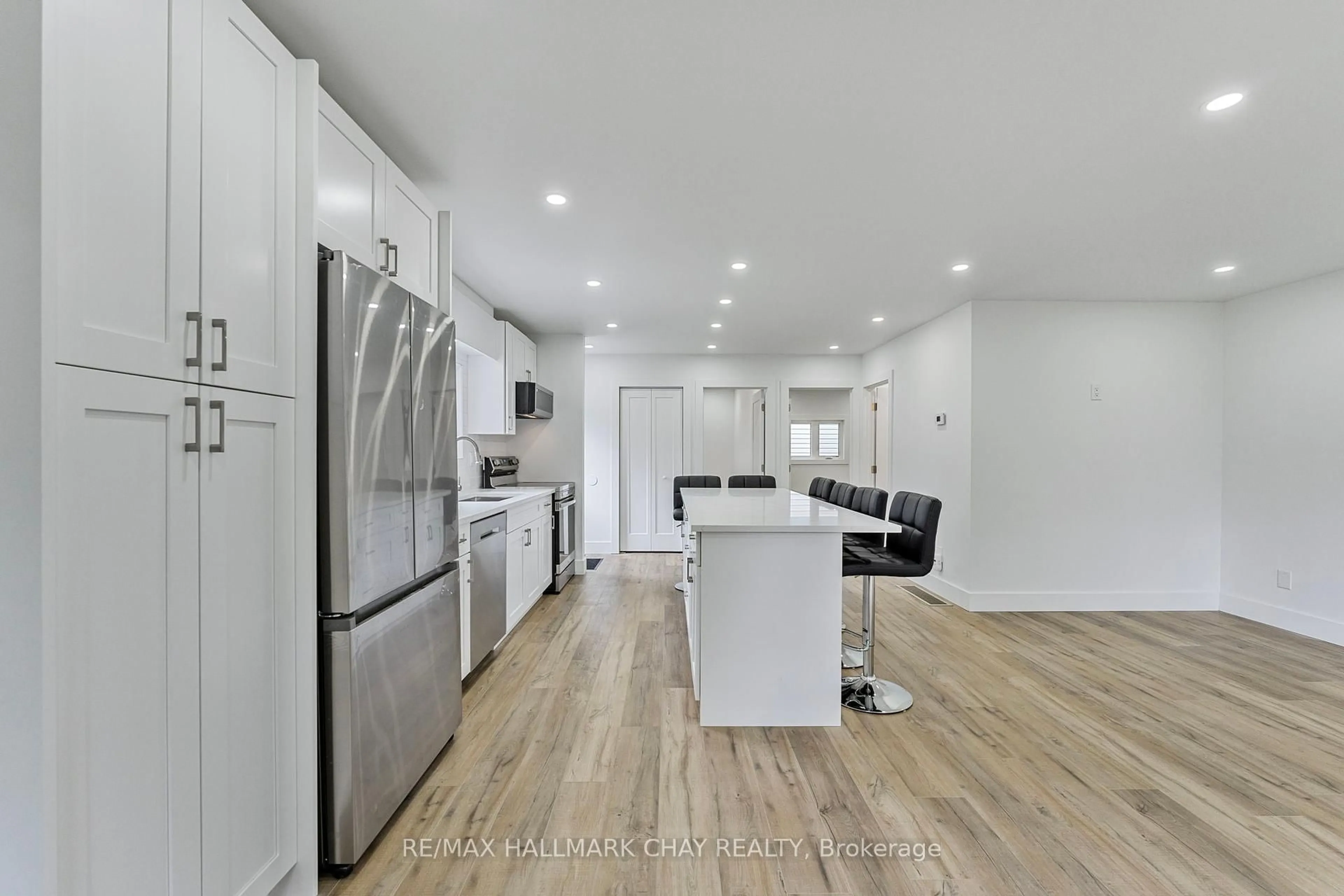 Open concept kitchen, unknown for 3246 Beach Ave, Innisfil Ontario L9S 2K6