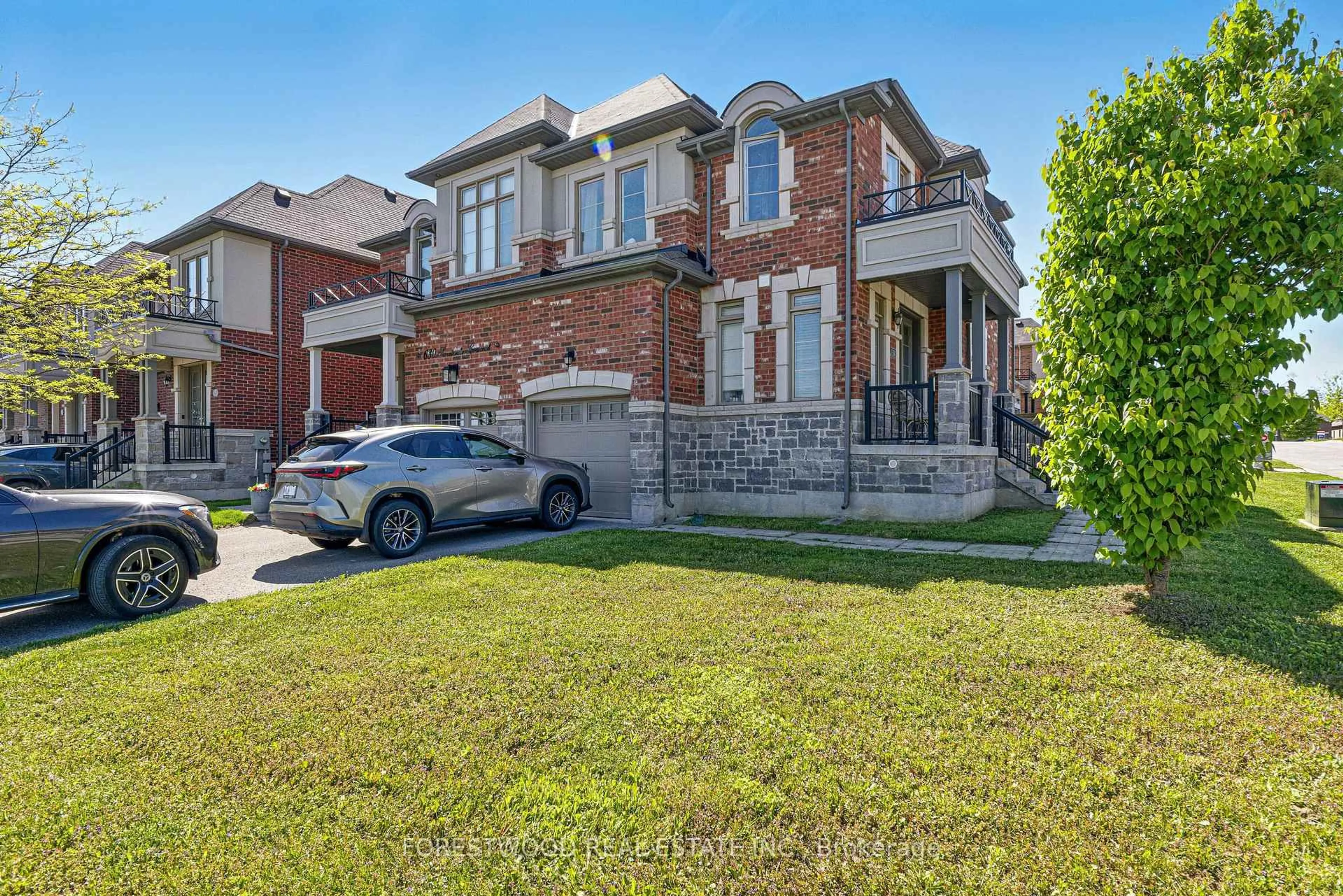 Home with brick exterior material, street for 634 Sweetwater Cres, Newmarket Ontario L3X 0H5