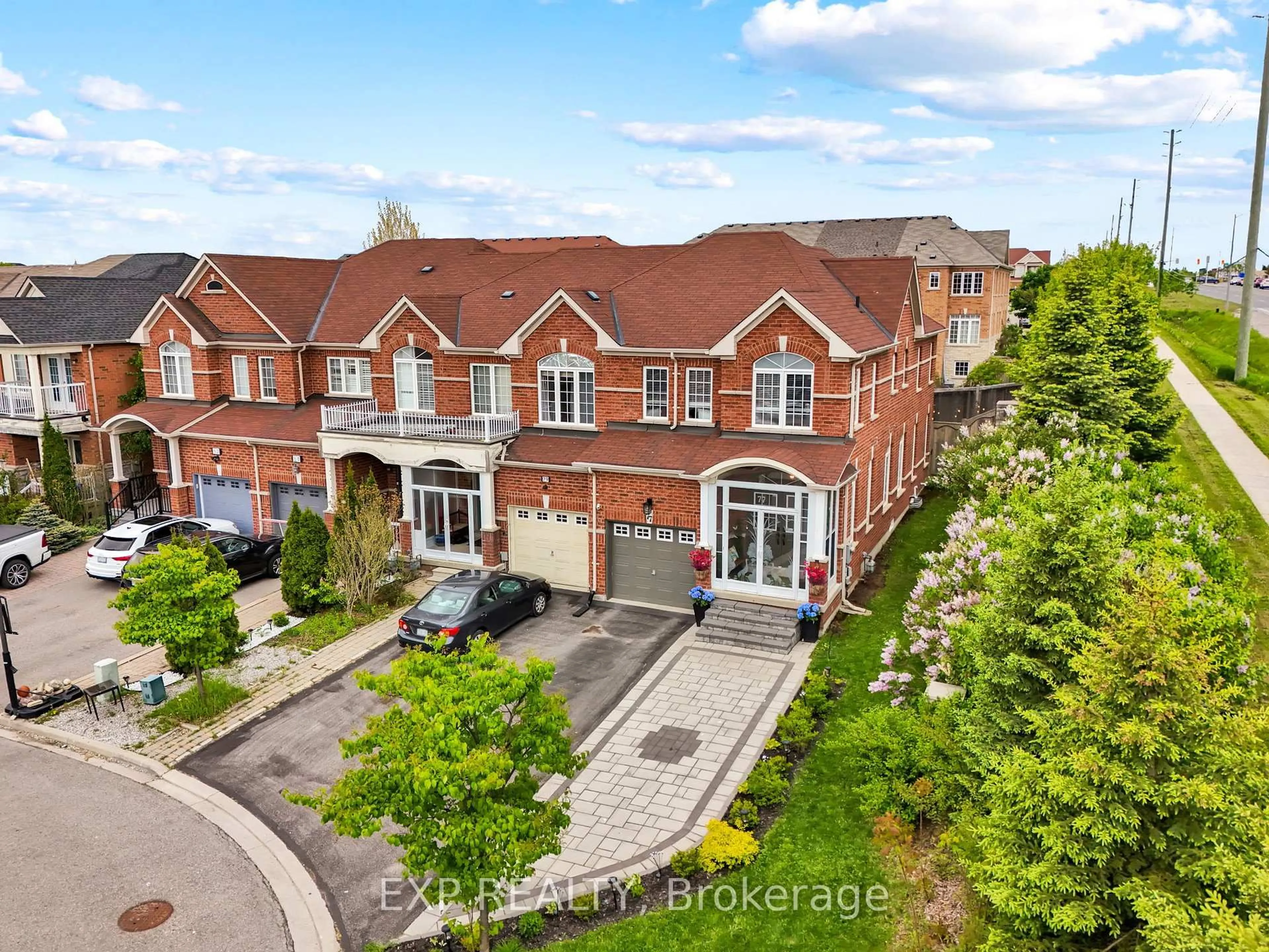 A pic from outside/outdoor area/front of a property/back of a property/a pic from drone, street for 77 Catalpa Cres, Vaughan Ontario L6A 0R6
