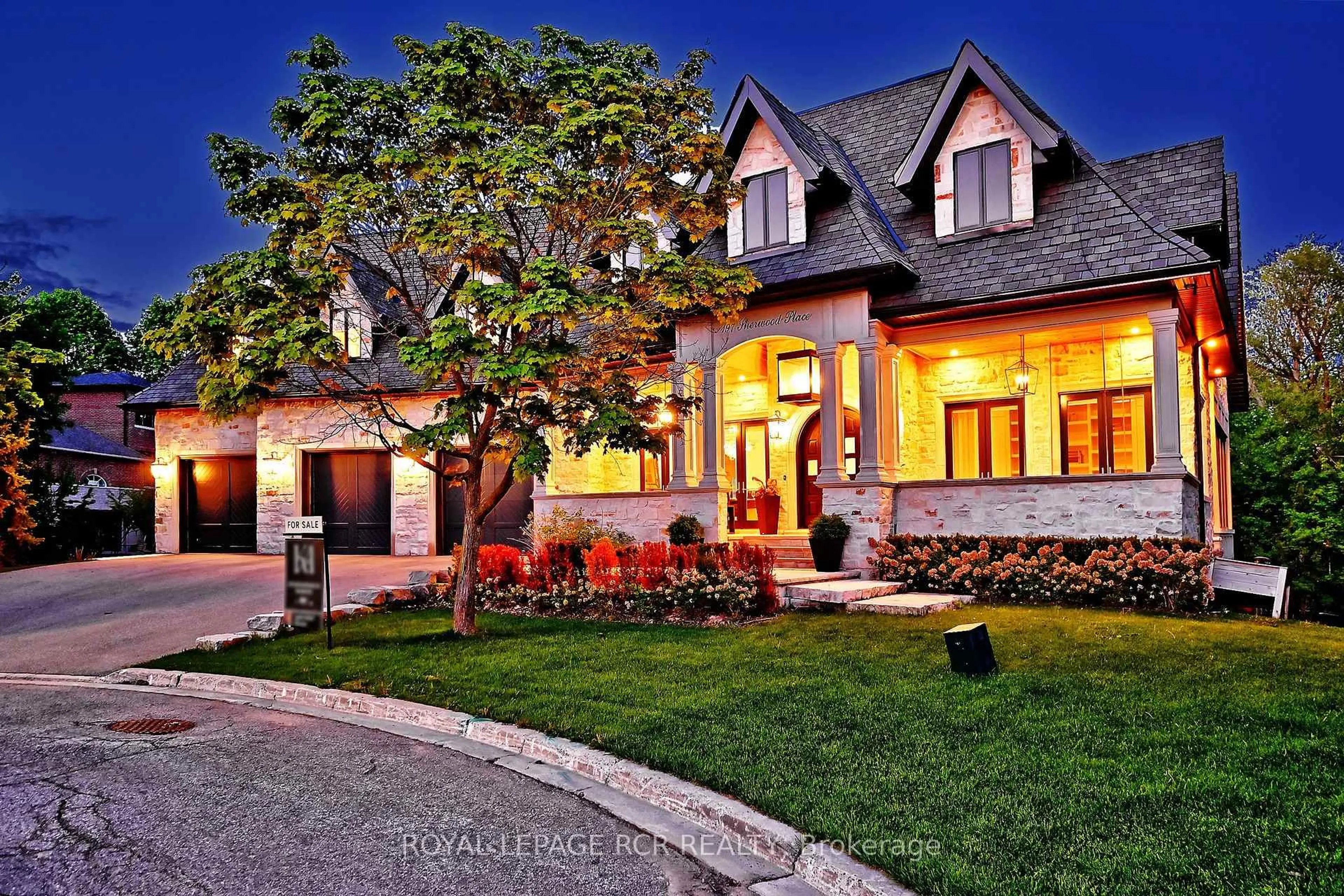 Home with brick exterior material, street for 197 Sherwood Pl, Newmarket Ontario L3Y 8E5