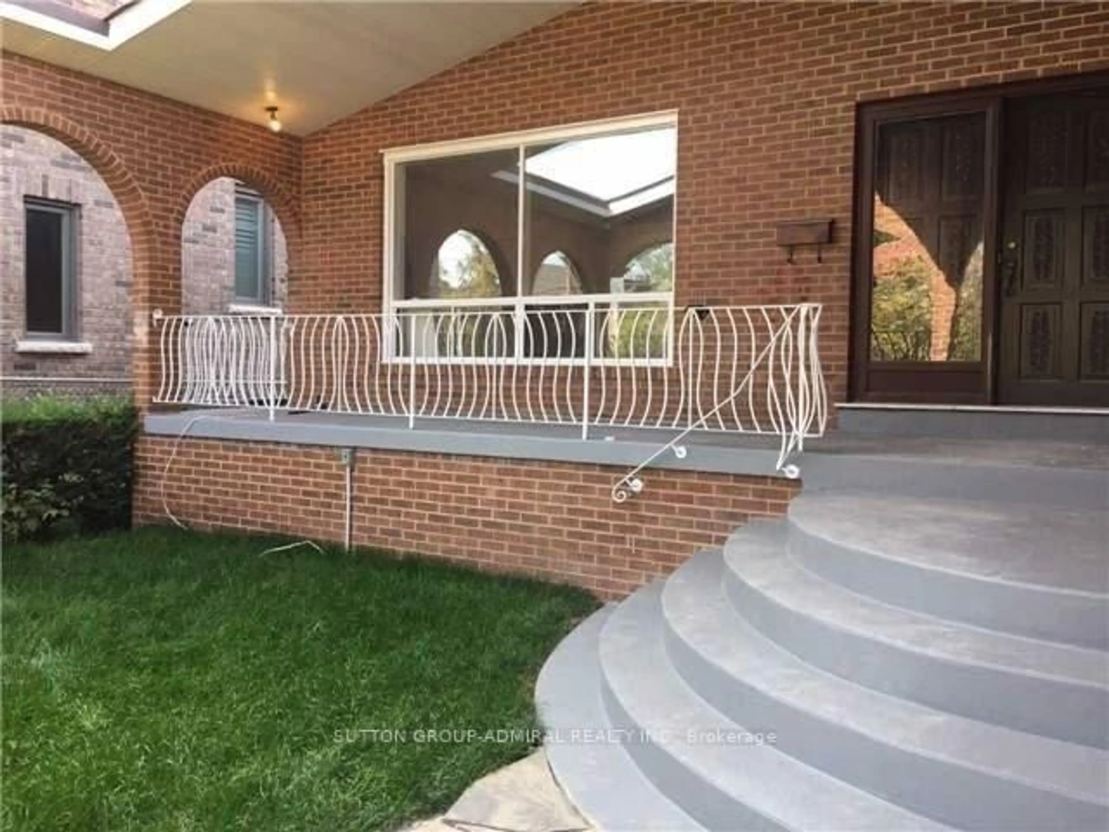 Patio, street for 71 Spruce Ave, Richmond Hill Ontario L4C 6V9
