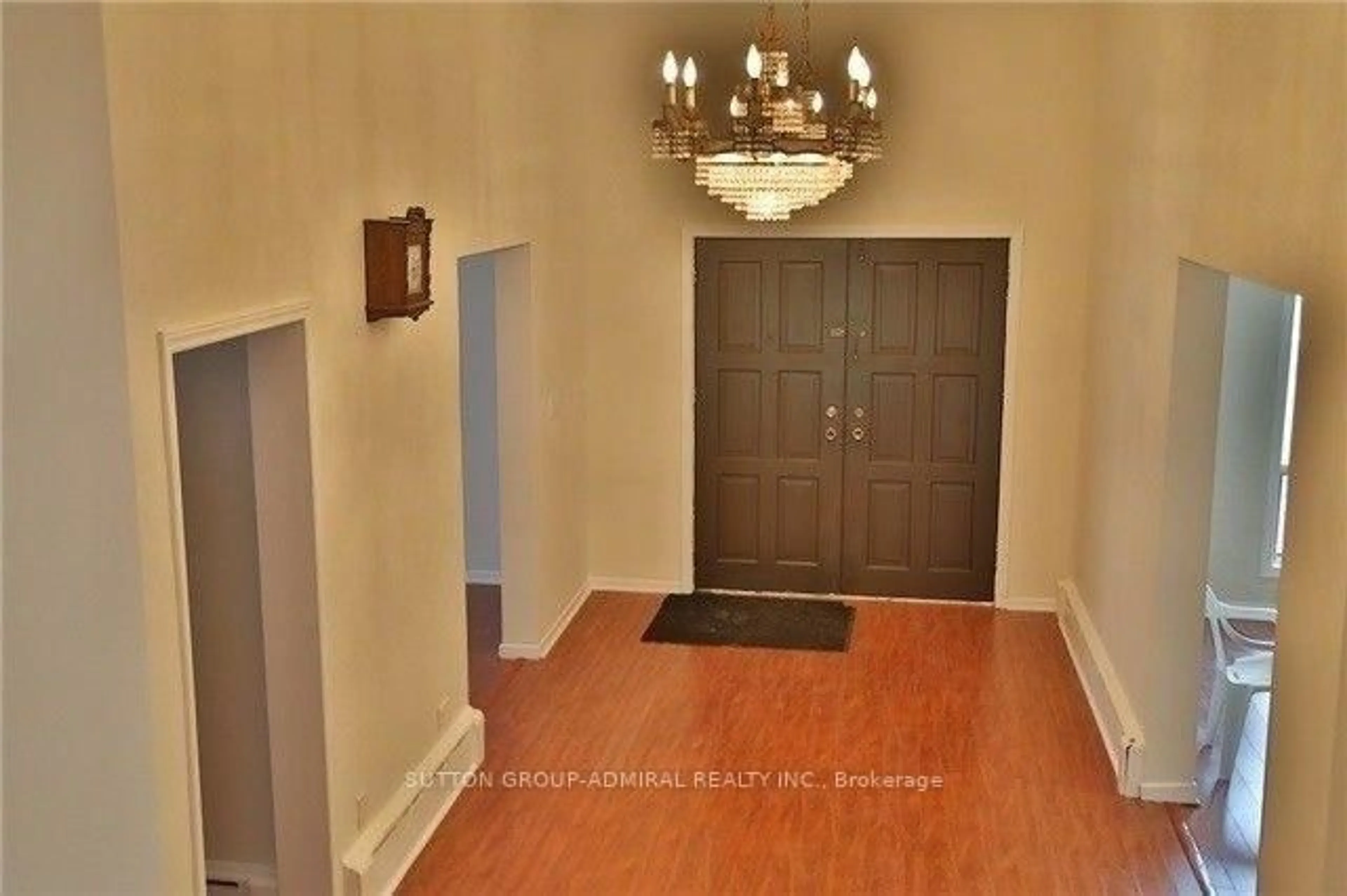 Indoor entryway for 71 Spruce Ave, Richmond Hill Ontario L4C 6V9