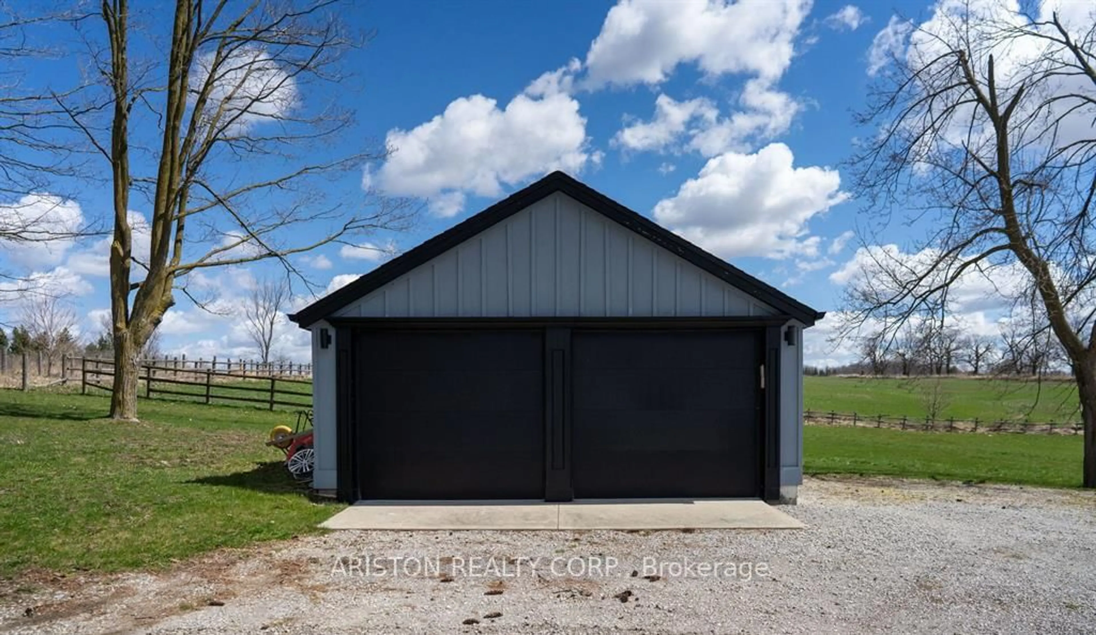 Indoor garage for 12355 Mill Rd, Vaughan Ontario L4H 0P9