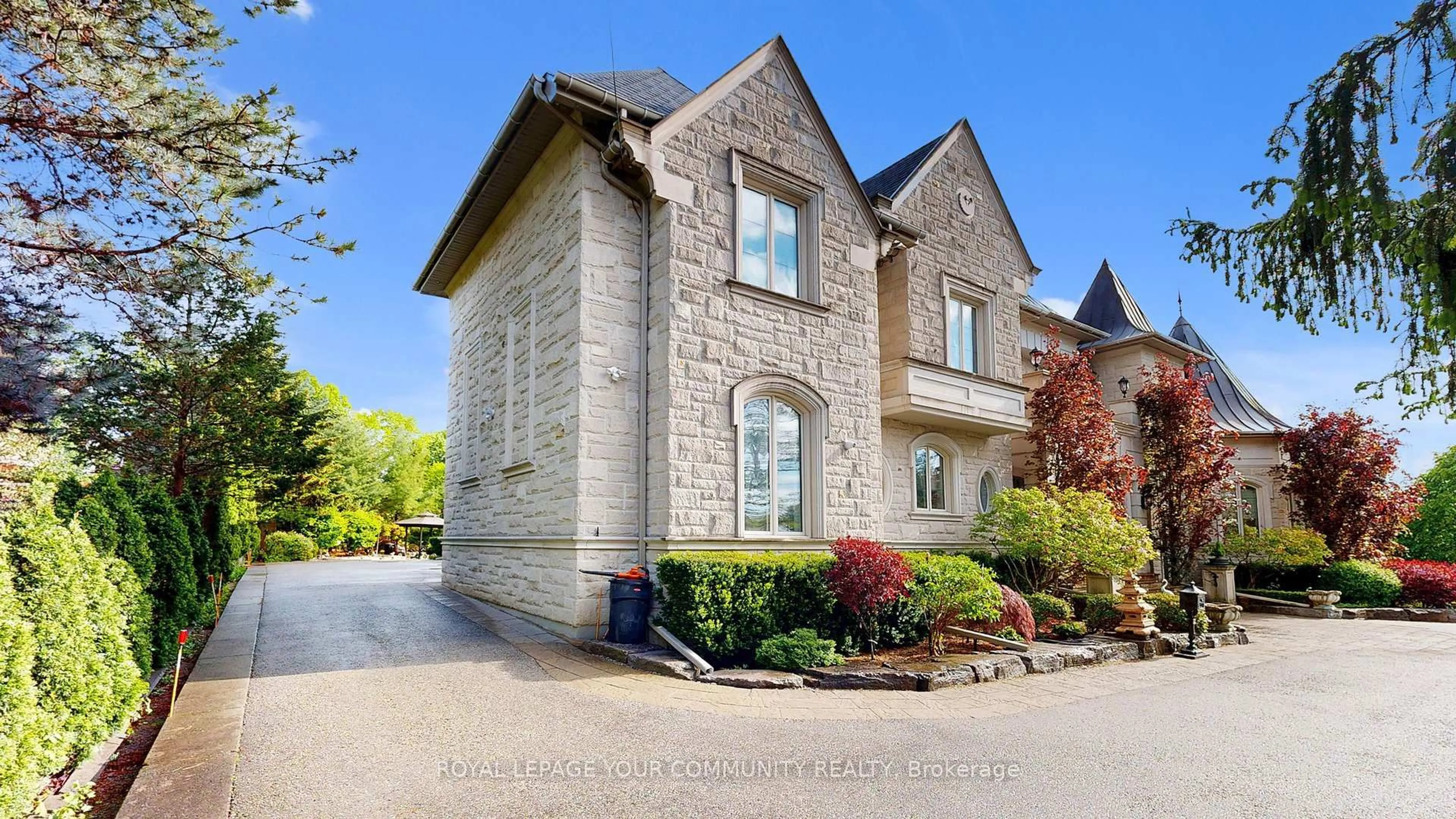 Home with brick exterior material, unknown for 33 Denham Dr, Richmond Hill Ontario L4C 6H6