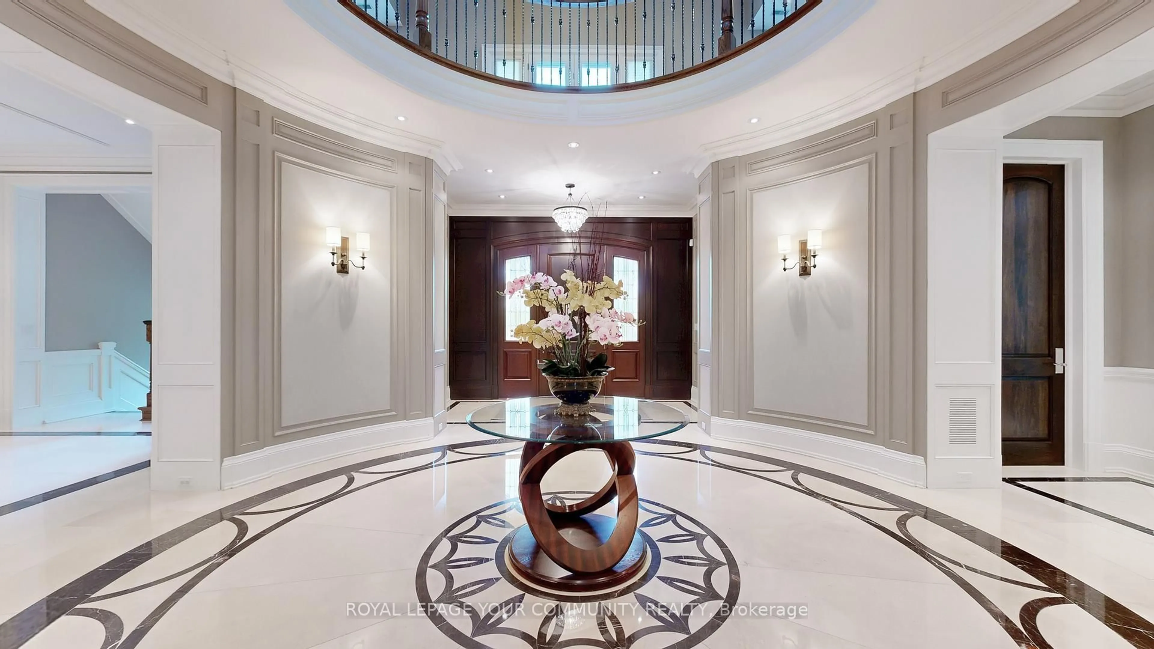 Indoor foyer for 33 Denham Dr, Richmond Hill Ontario L4C 6H6
