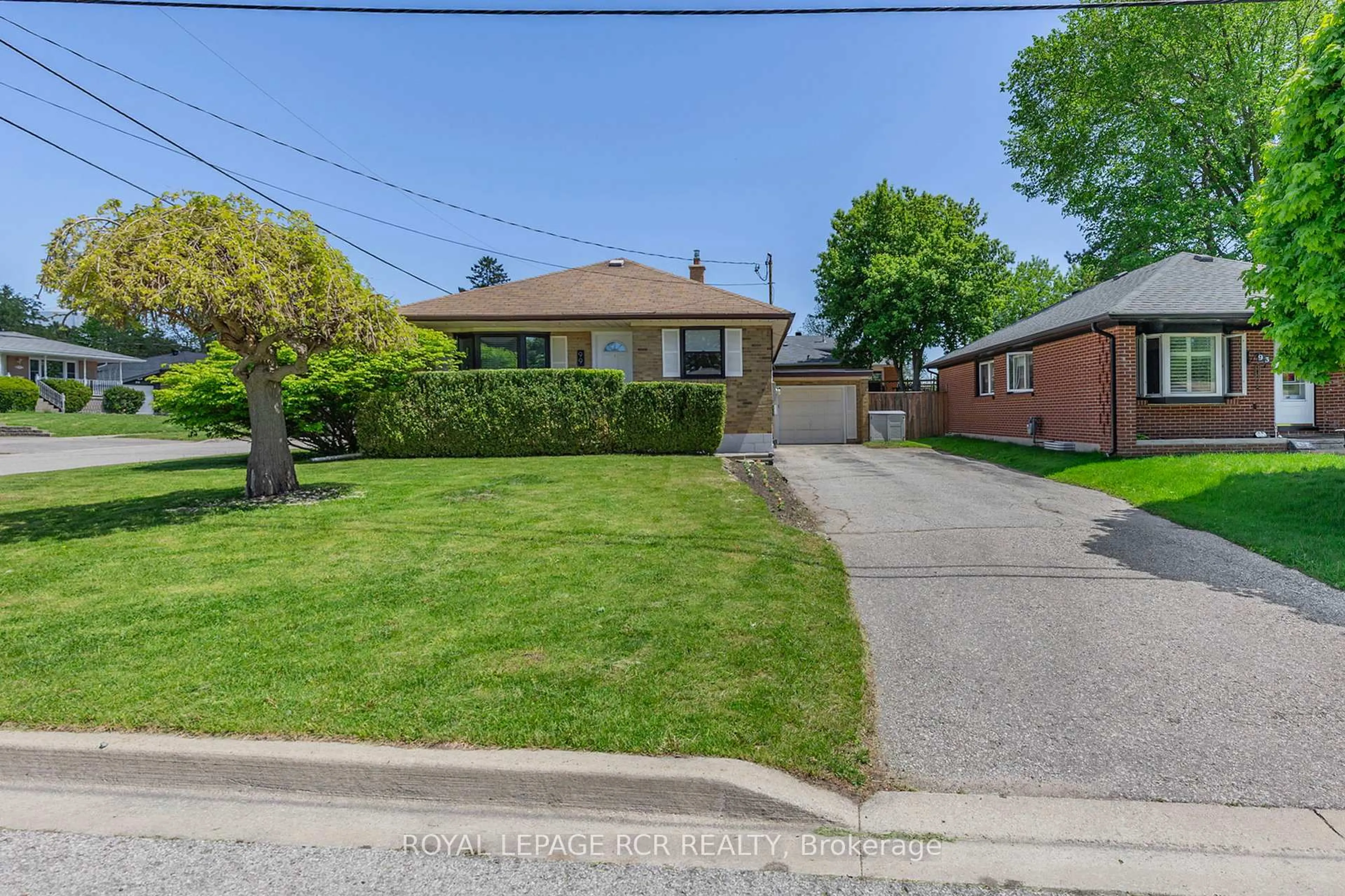 A pic from outside/outdoor area/front of a property/back of a property/a pic from drone, street for 99 Thornton Ave, Bradford West Gwillimbury Ontario L3Z 1N3