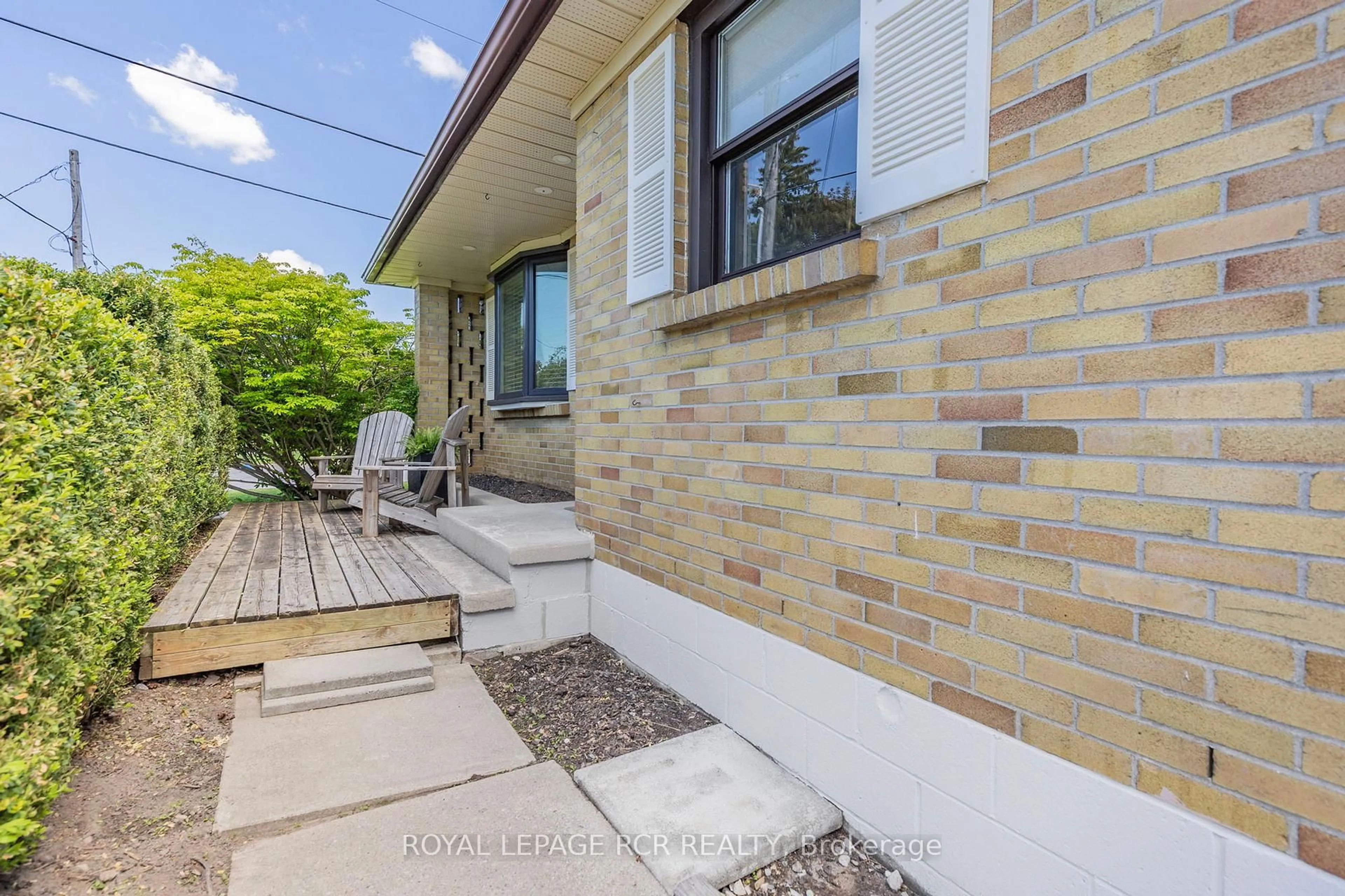 Patio, street for 99 Thornton Ave, Bradford West Gwillimbury Ontario L3Z 1N3