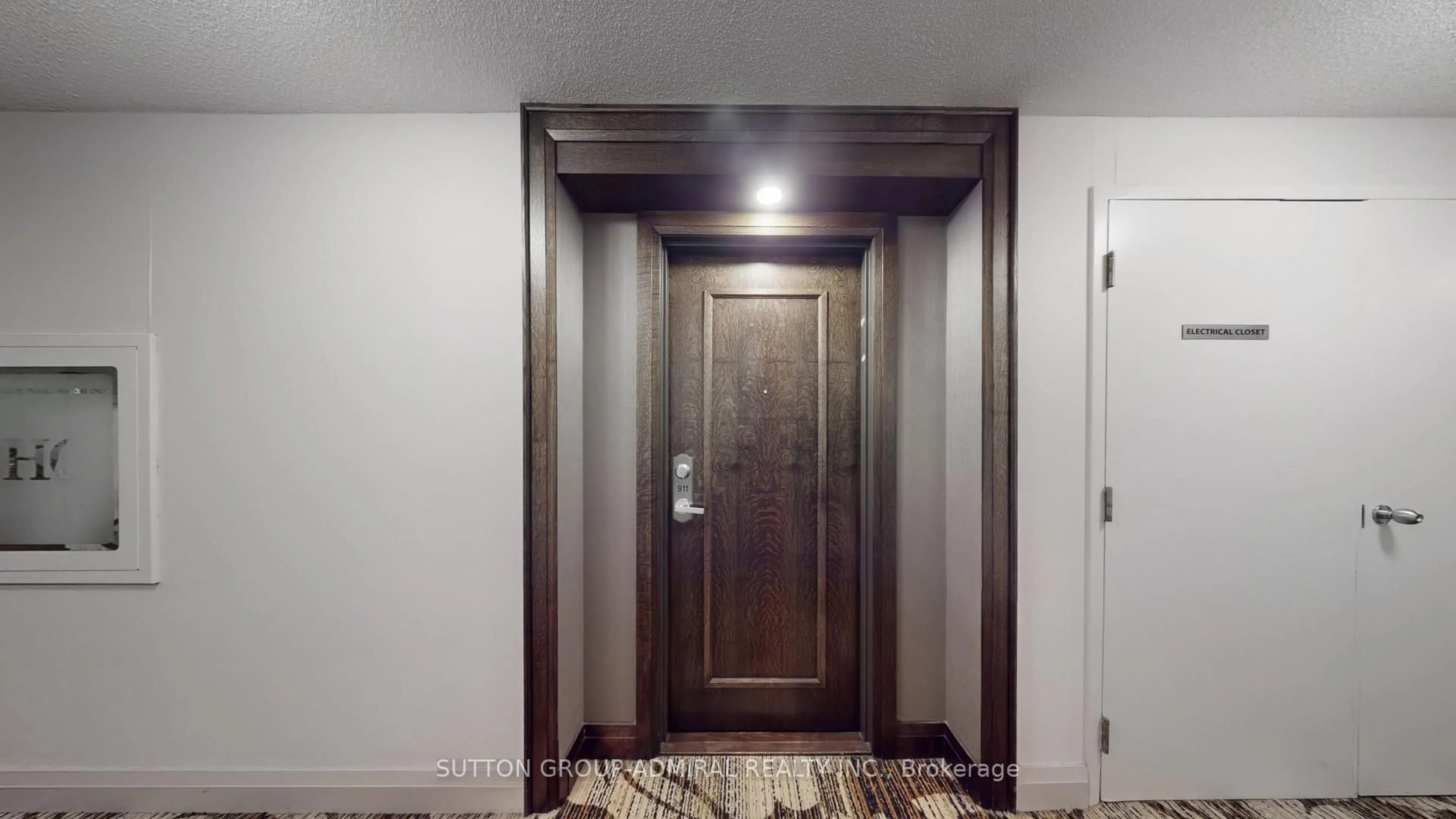 Indoor foyer for 15 North Park Rd #911, Vaughan Ontario L4J 0A1