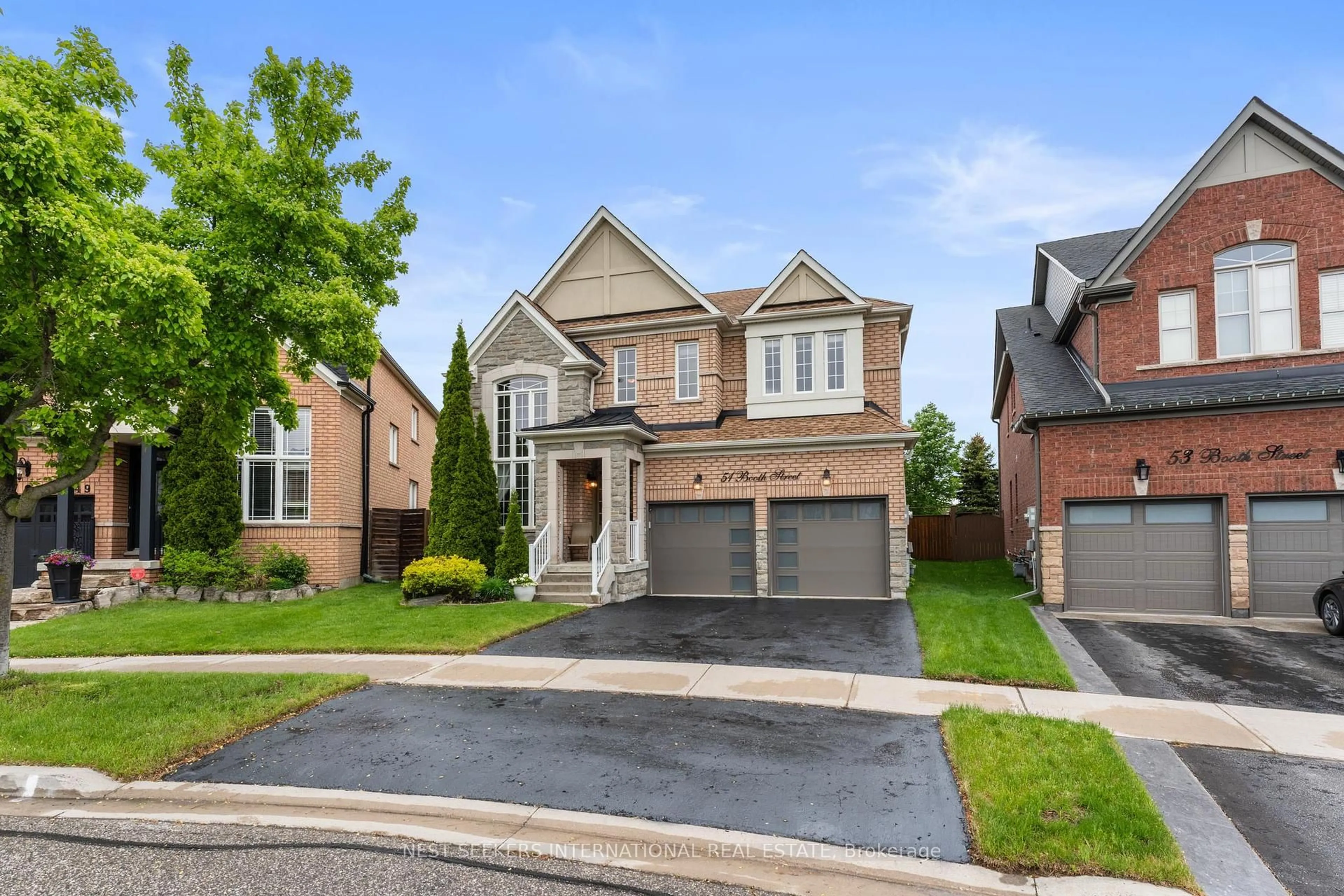 Home with brick exterior material, street for 51 Booth St, Bradford West Gwillimbury Ontario L3Z 0A4