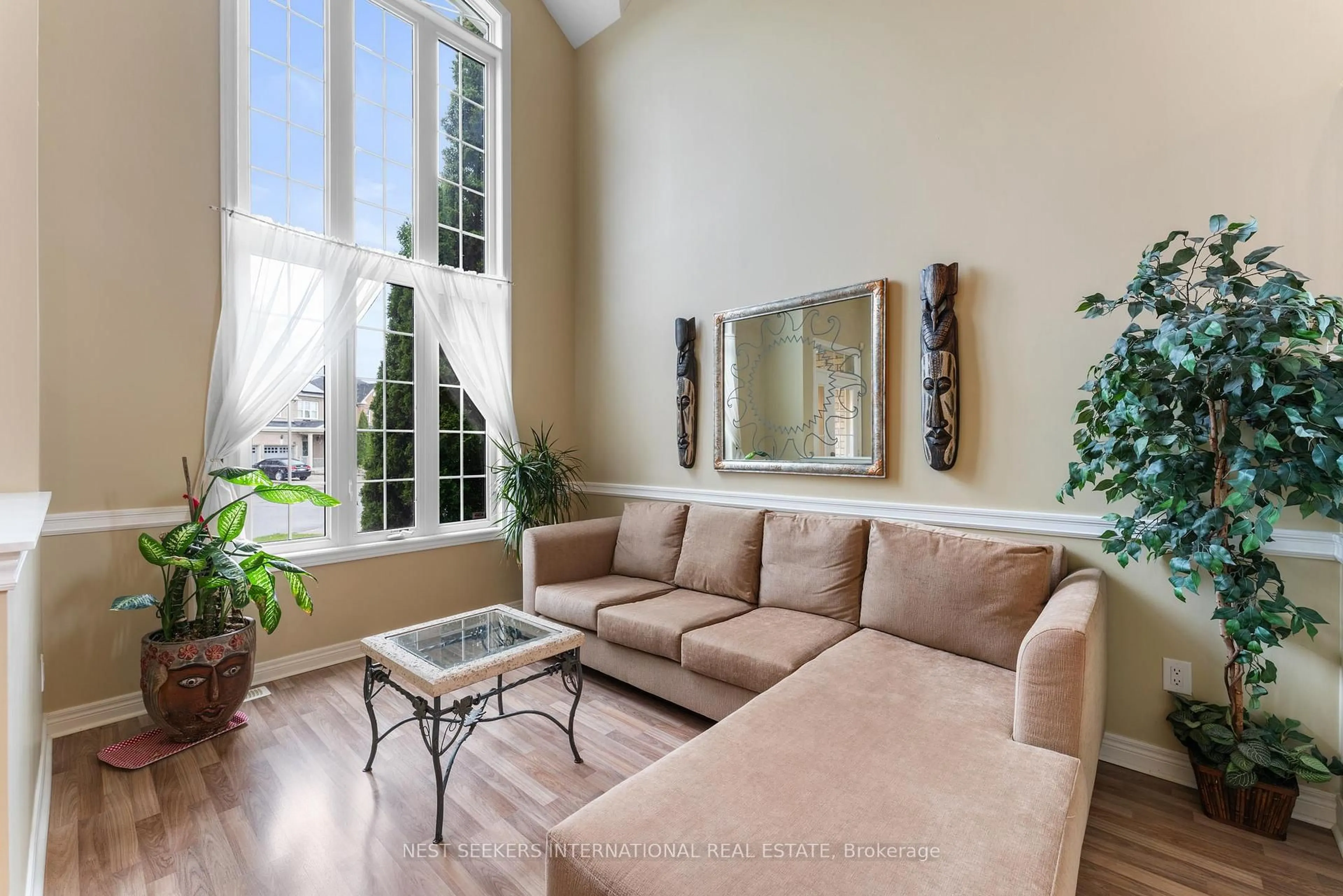 Living room with furniture, unknown for 51 Booth St, Bradford West Gwillimbury Ontario L3Z 0A4