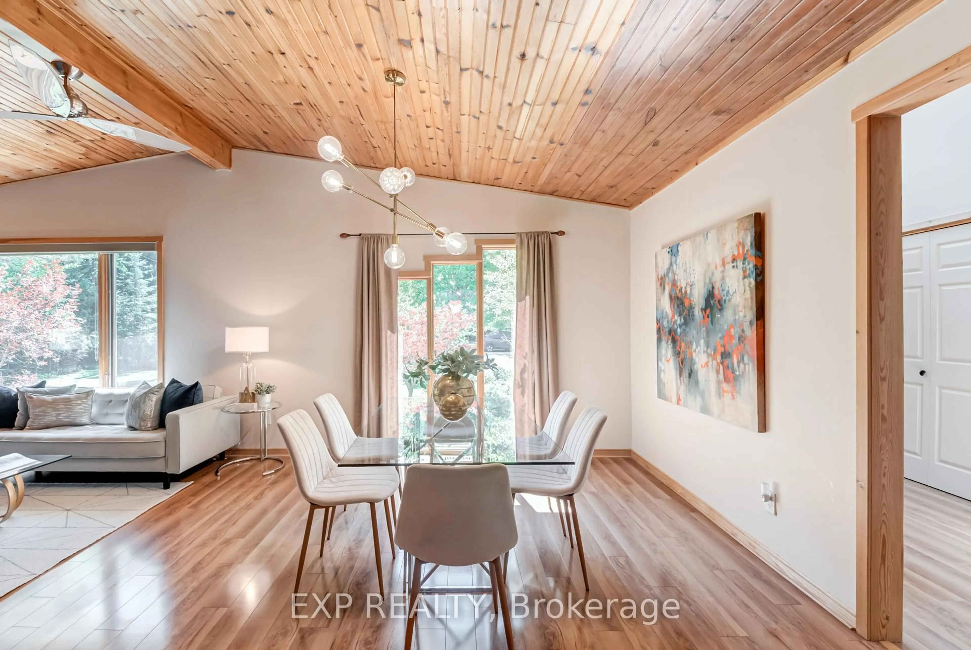 Dining room, wood/laminate floor for 15 Linda Rd, Georgina Ontario L0C 1L0