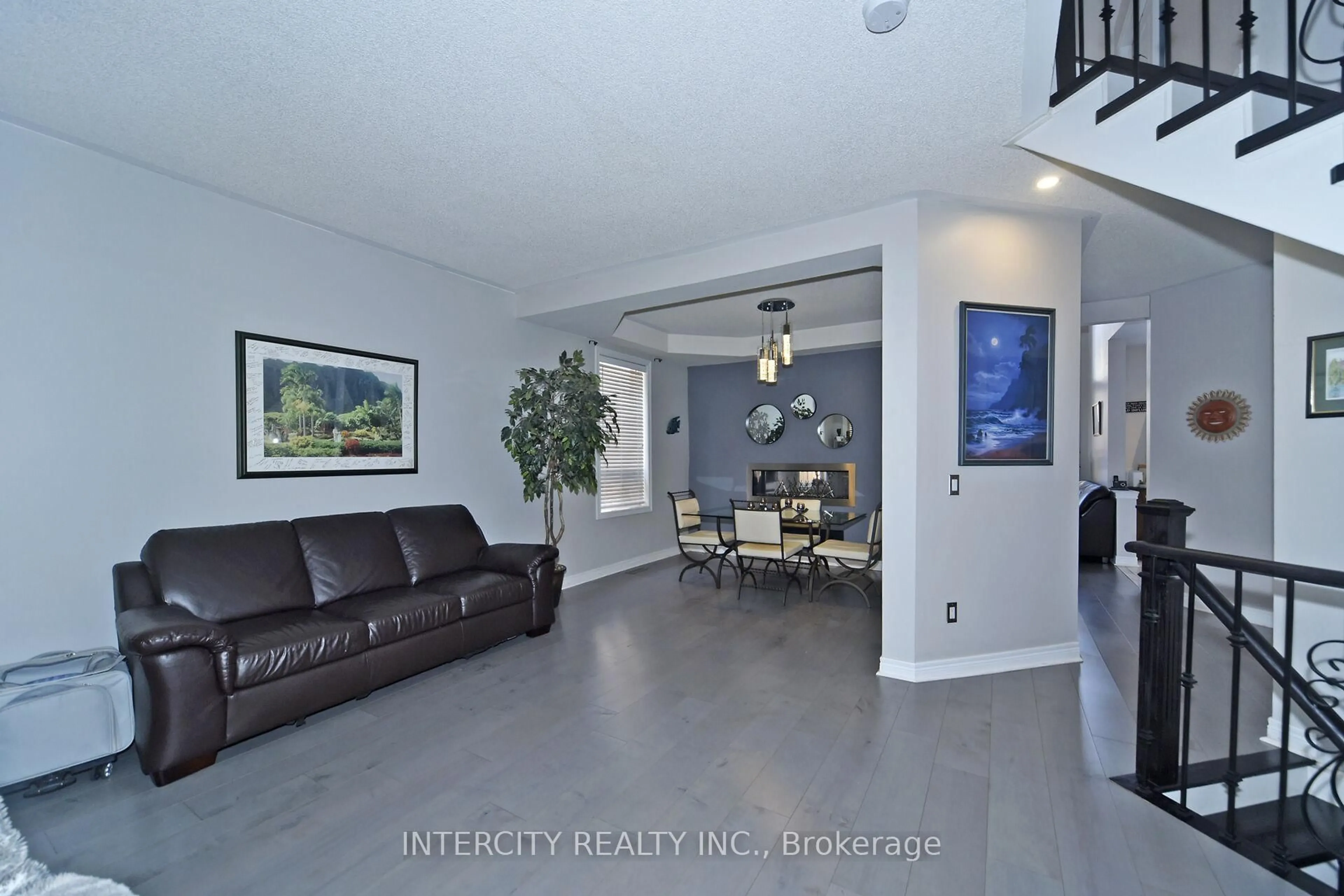 Indoor entryway for 122 Estate Garden Dr, Richmond Hill Ontario L4E 3V6