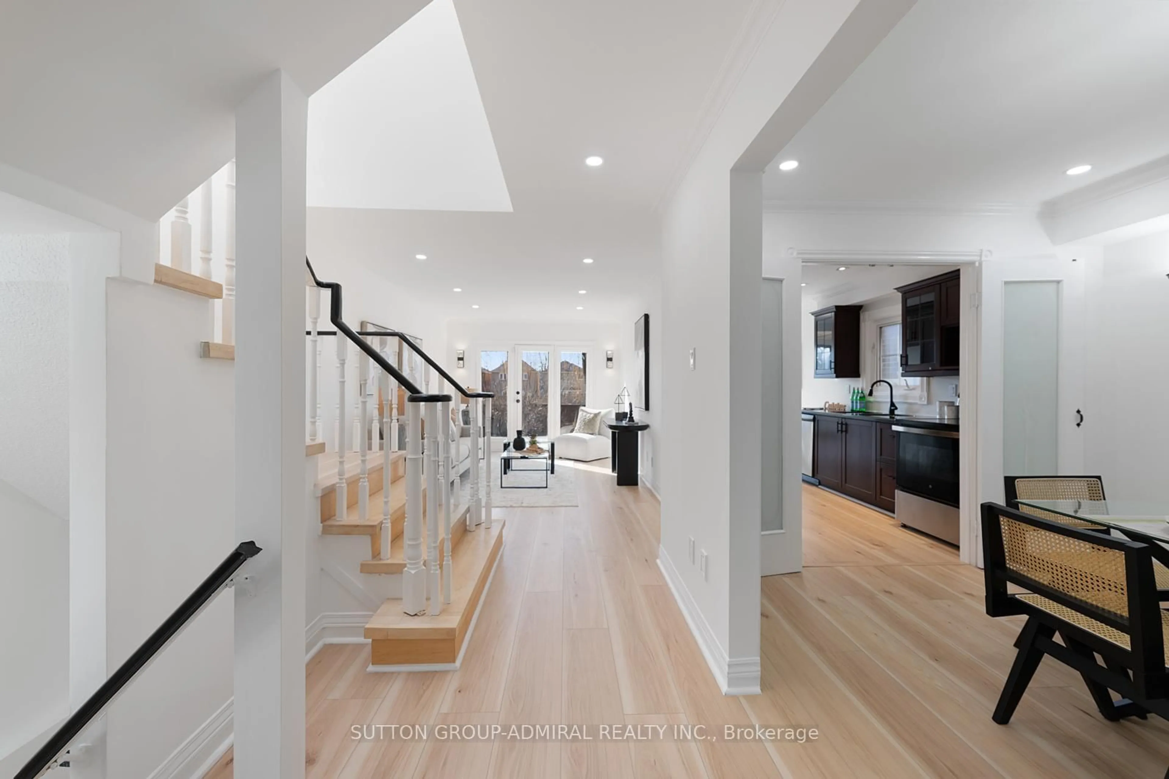 Indoor foyer for 55 Thornbury Circ, Vaughan Ontario L4J 5C3