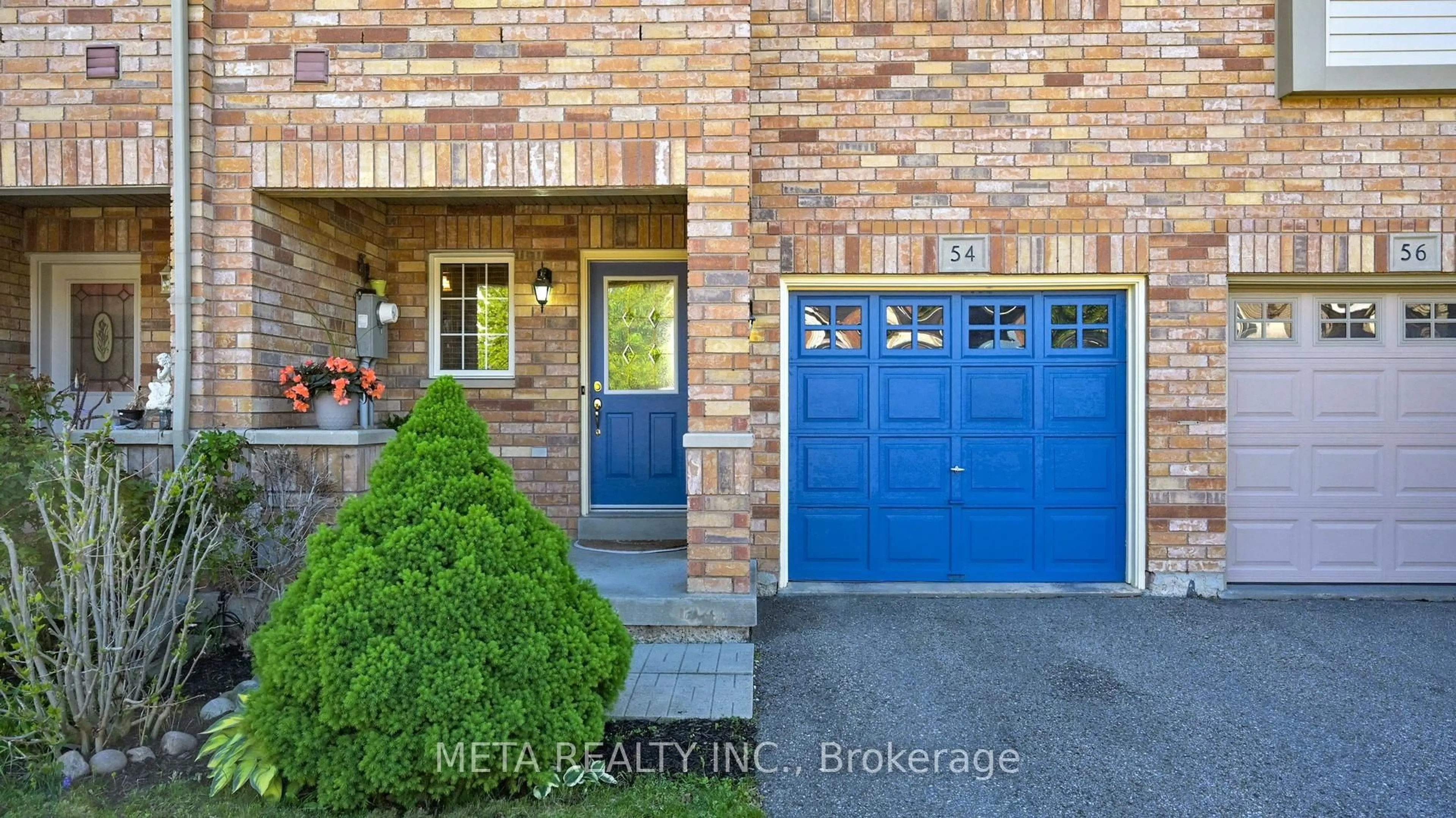 Indoor entryway for 54 McNally Way, Aurora Ontario L4G 7V3