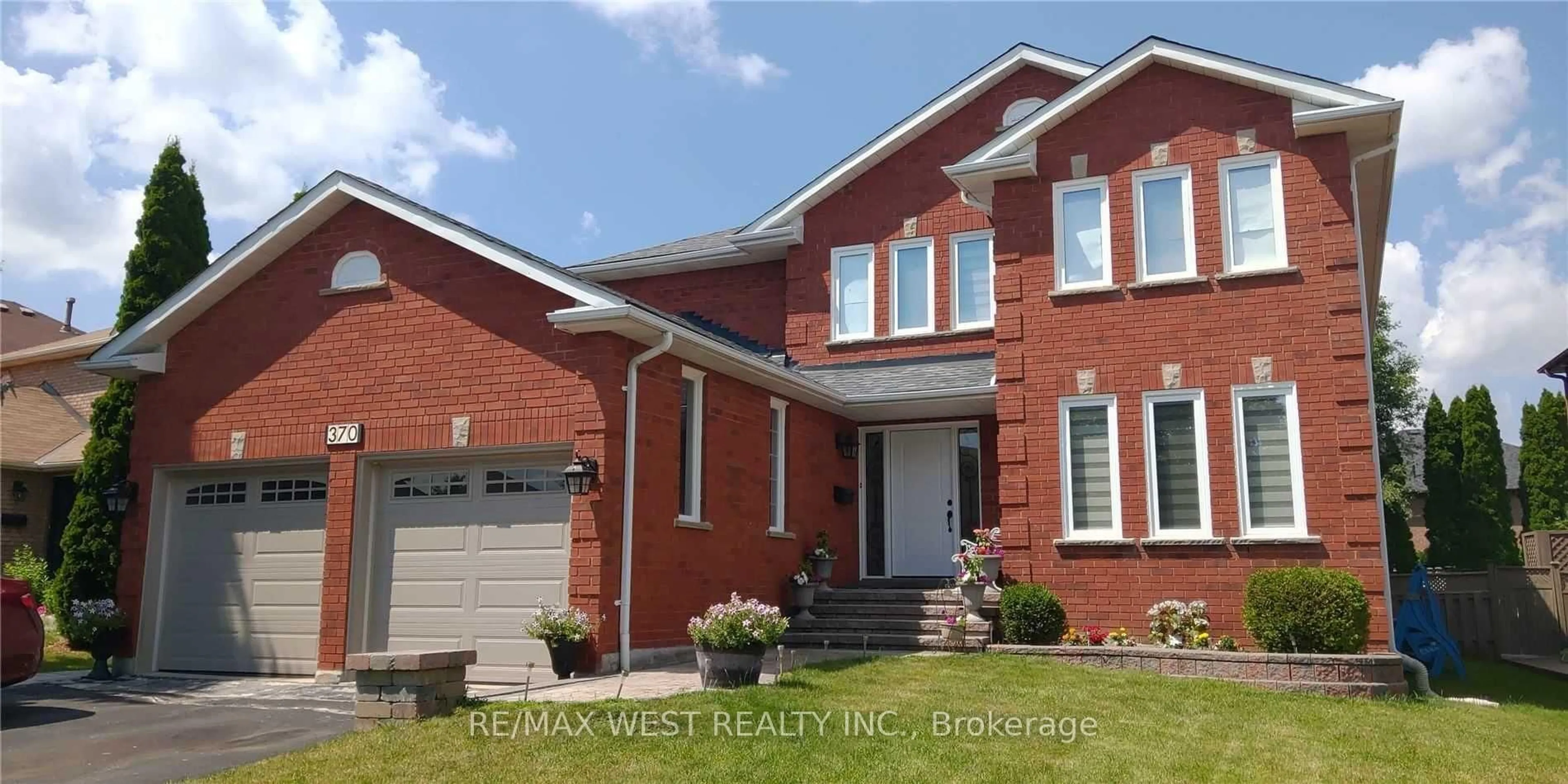Home with brick exterior material, street for 370 Savage Rd, Newmarket Ontario L3X 1S3