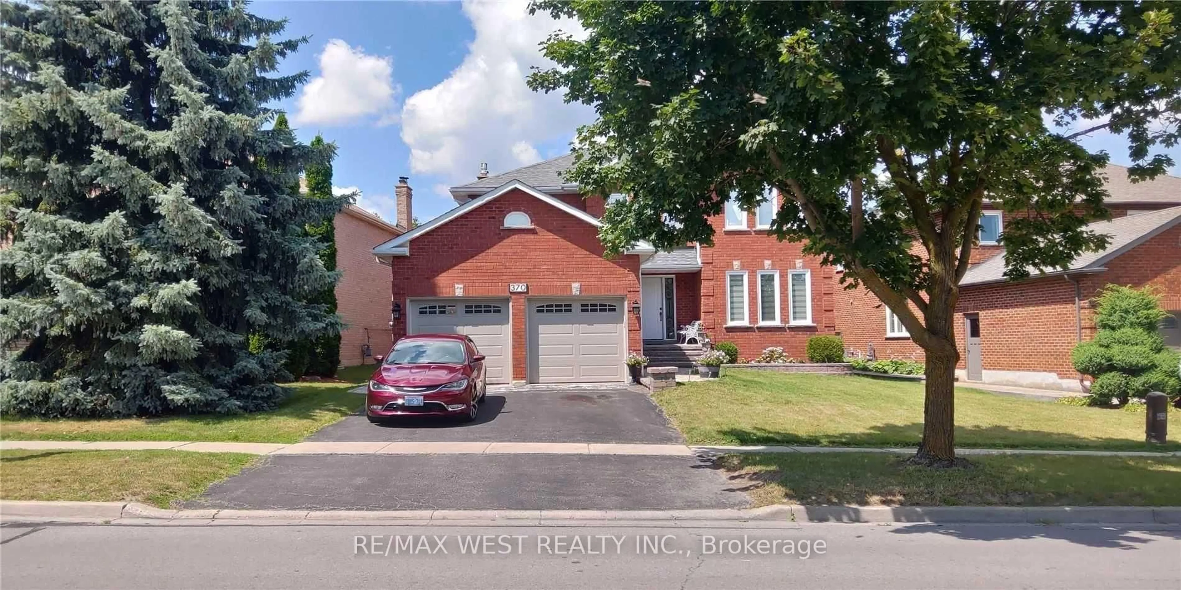 Home with brick exterior material, street for 370 Savage Rd, Newmarket Ontario L3X 1S3