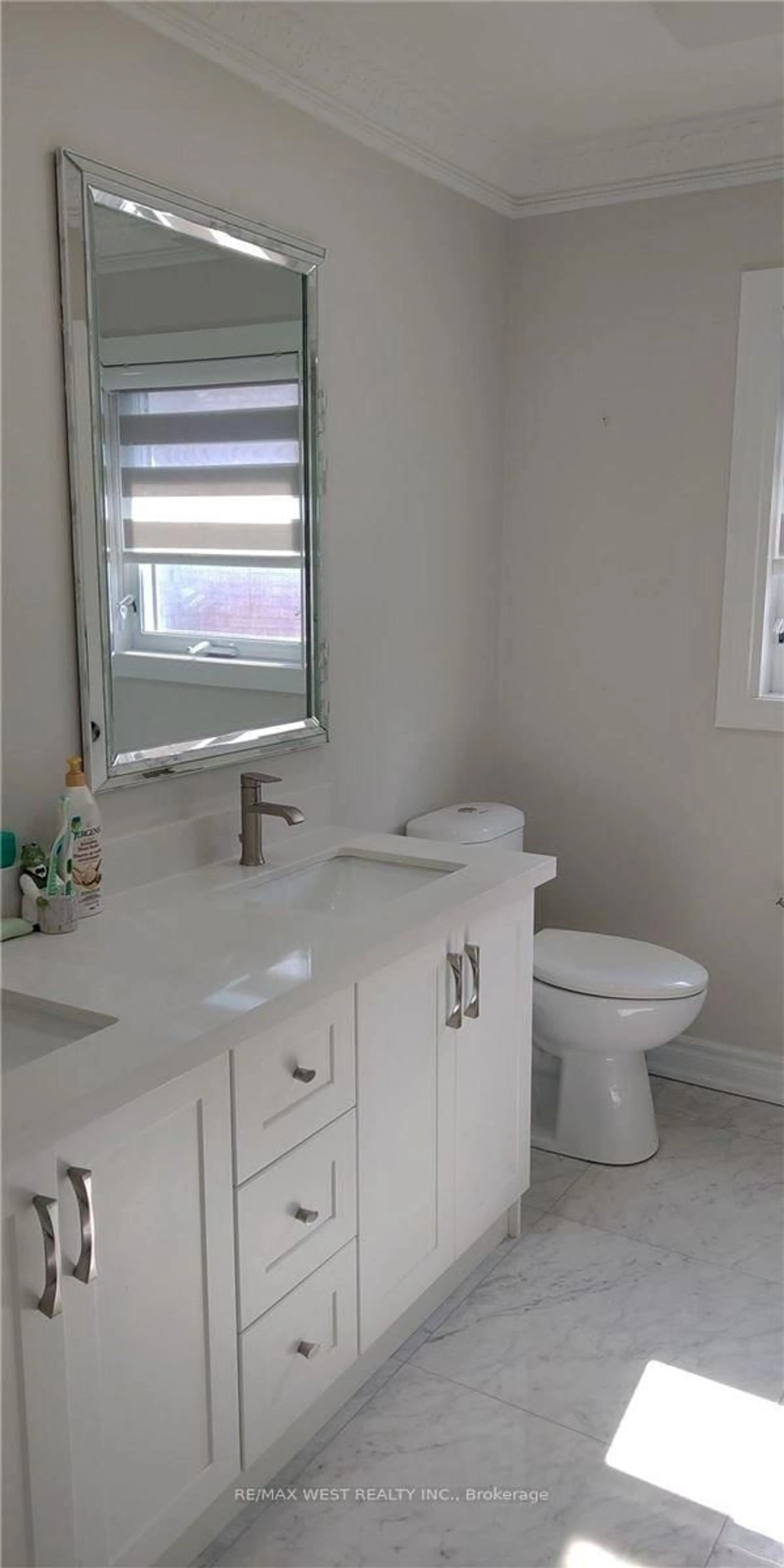 Unknown for 370 Savage Rd, Newmarket Ontario L3X 1S3
