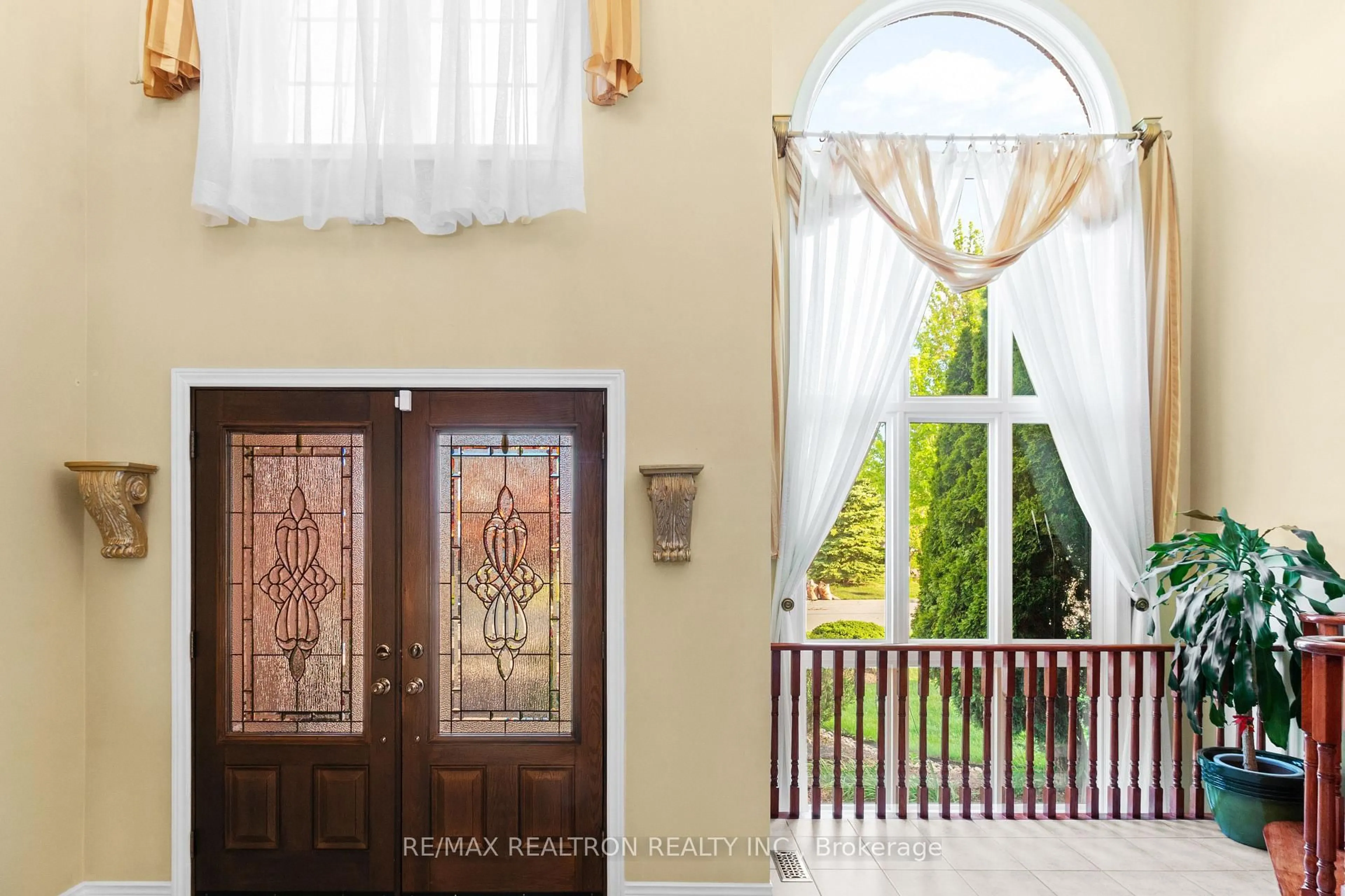 Indoor entryway for 56 Sadot Crt, Vaughan Ontario L4J 8A8