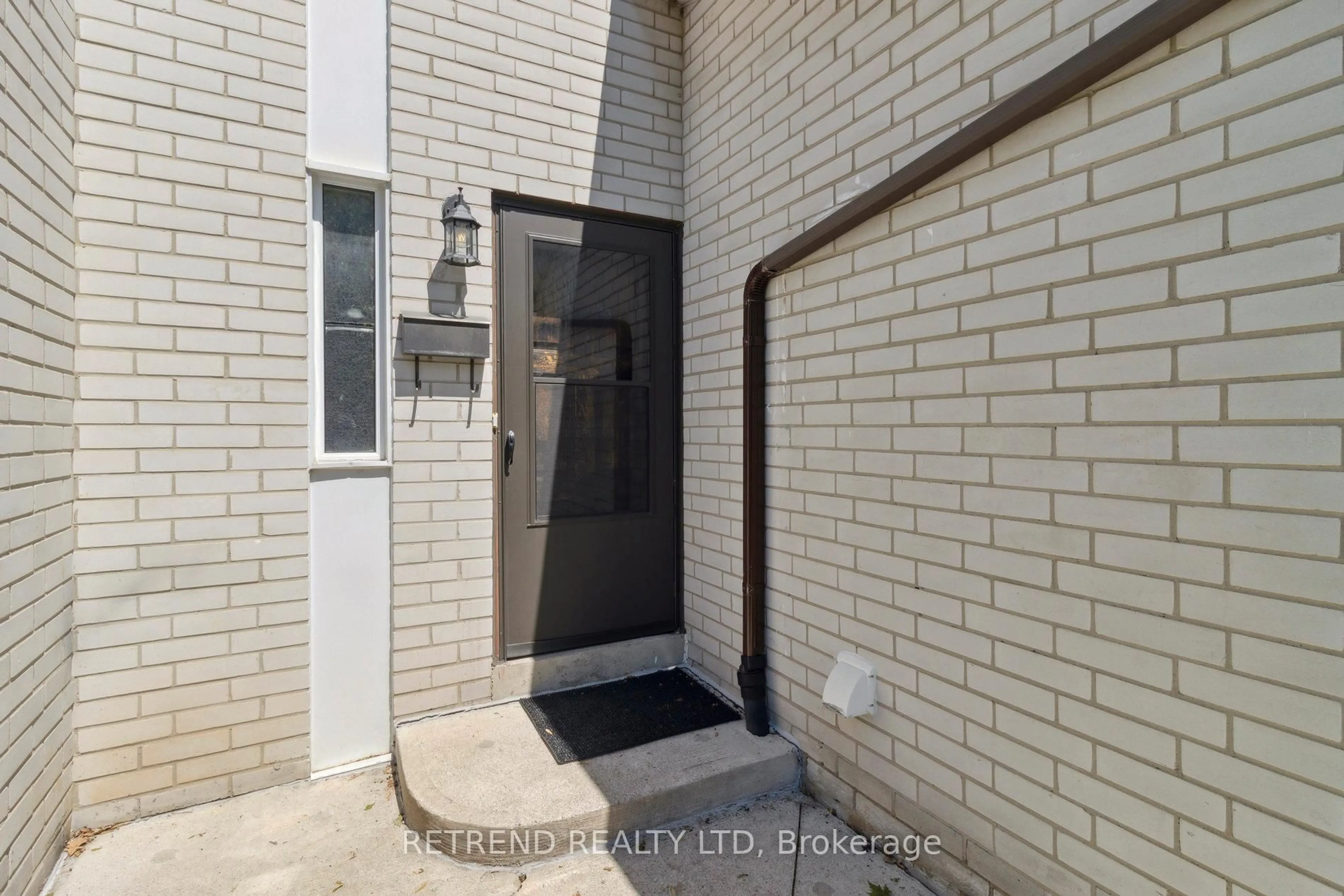 Indoor entryway for 8 Niles Way, Markham Ontario L3T 5B8