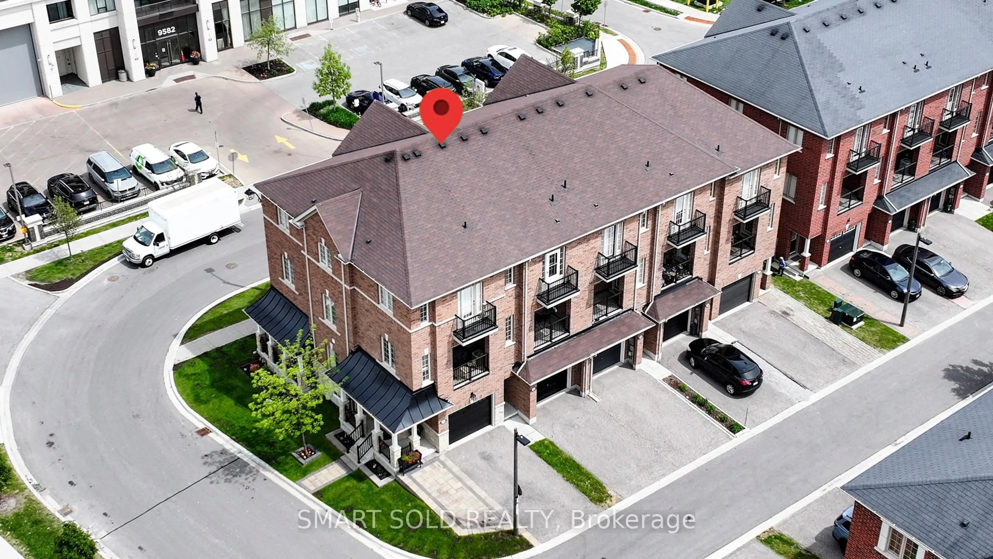 A pic from outside/outdoor area/front of a property/back of a property/a pic from drone, building for 52 Orca Dr, Markham Ontario L6E 0R6
