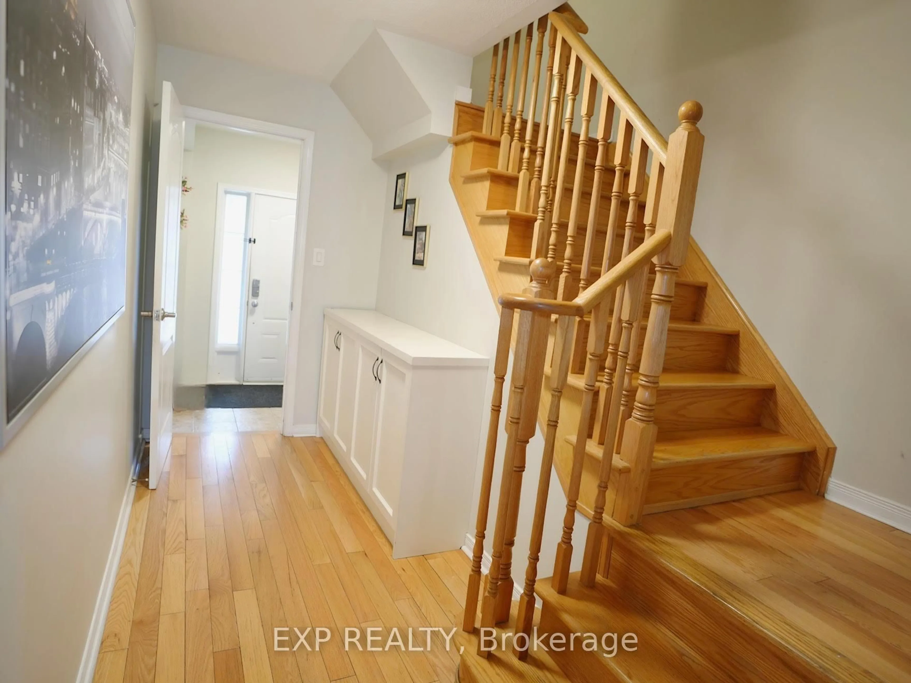 Indoor entryway for 16 Coranto Way, Vaughan Ontario L4H 3P6