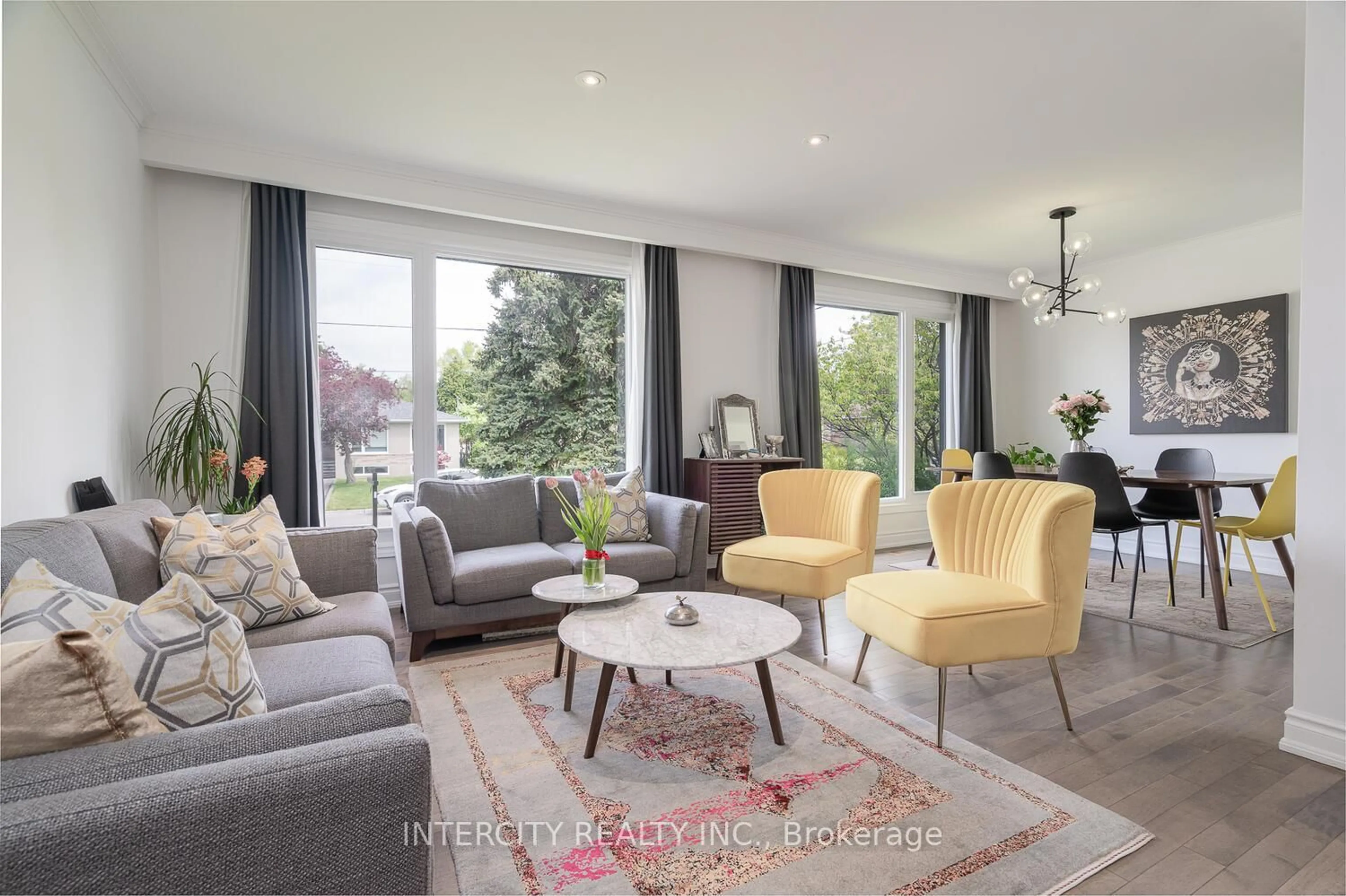 Living room with furniture, unknown for 420 Wenlock Ave, Richmond Hill Ontario L4C 1N4