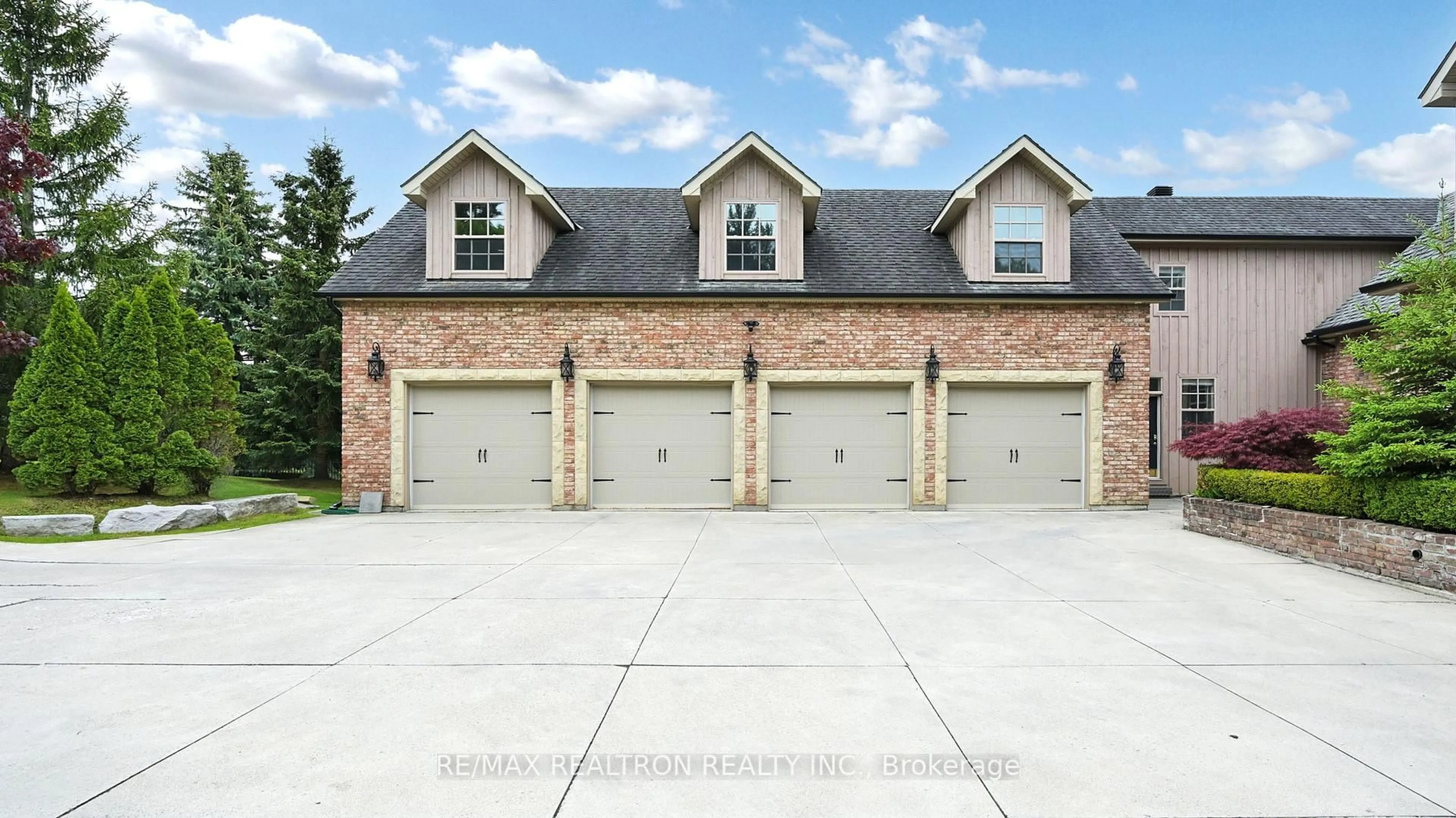 Unknown for 2 Country Heights Dr, Richmond Hill Ontario L4E 3M8