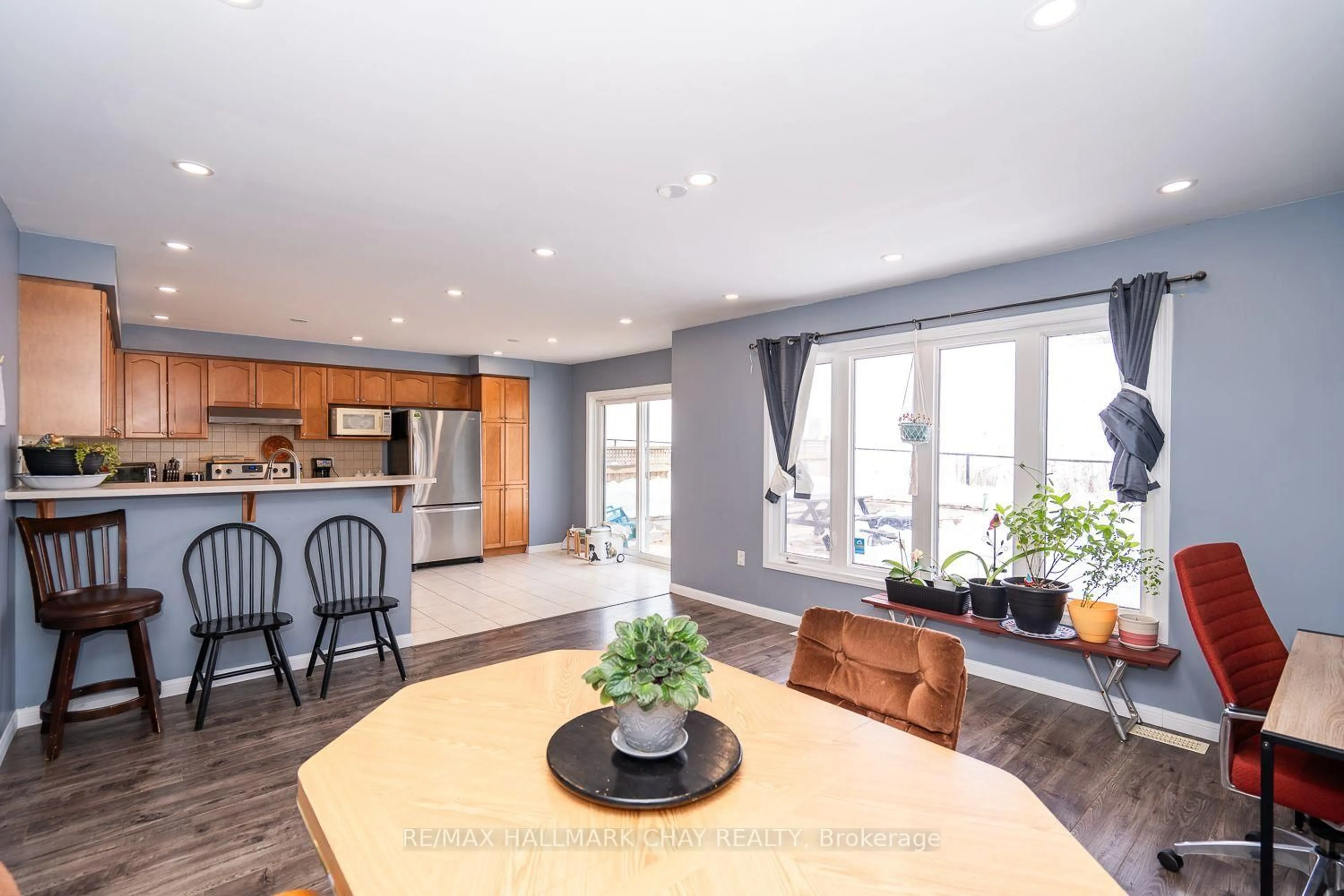 Open concept kitchen, unknown for 38 Steele St, New Tecumseth Ontario L9R 0E6