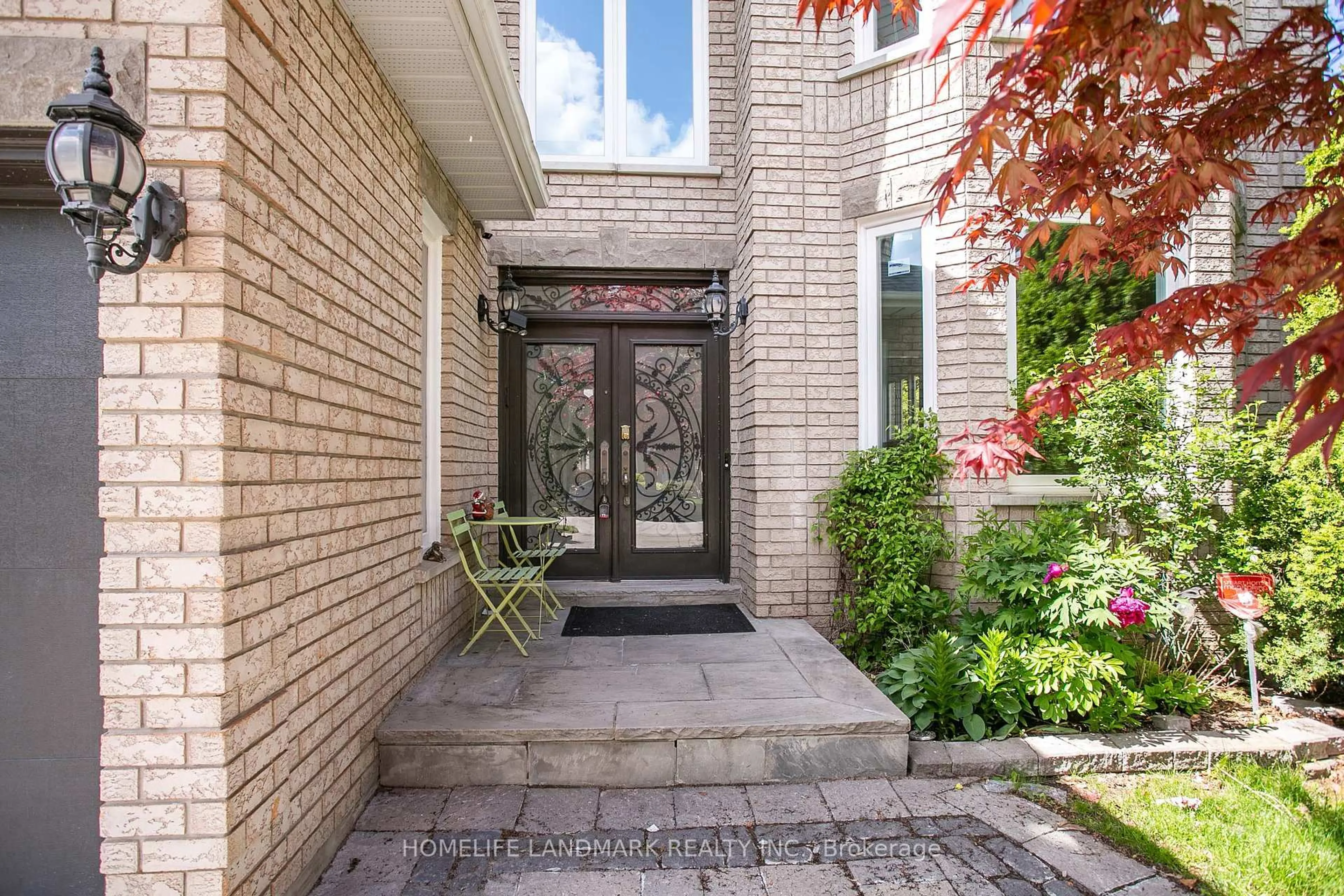 Indoor entryway for 20 Pathlane Rd, Richmond Hill Ontario L4B 4A5