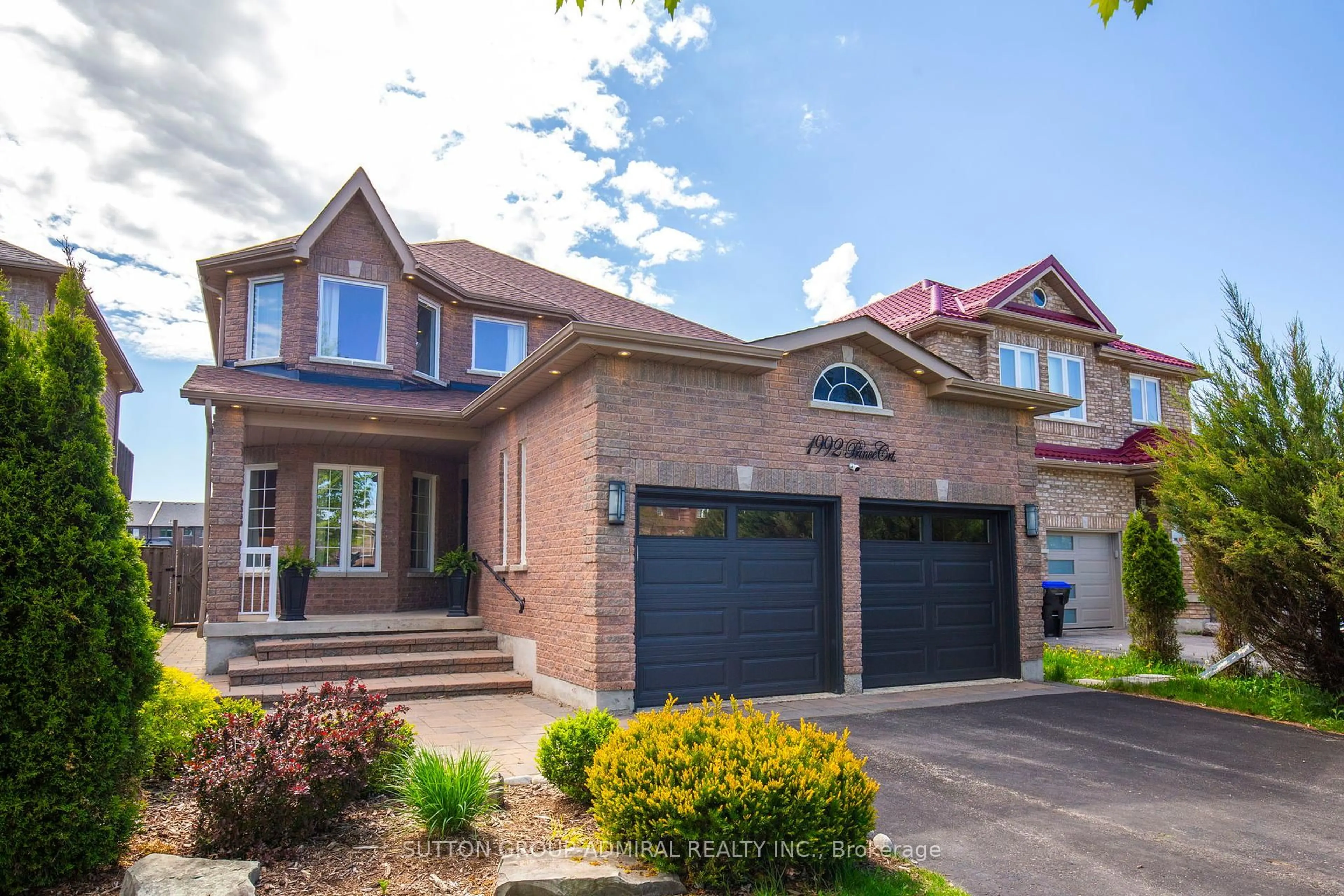 Home with brick exterior material, street for 1992 PRINCE Crt, Innisfil Ontario L9S 0E7