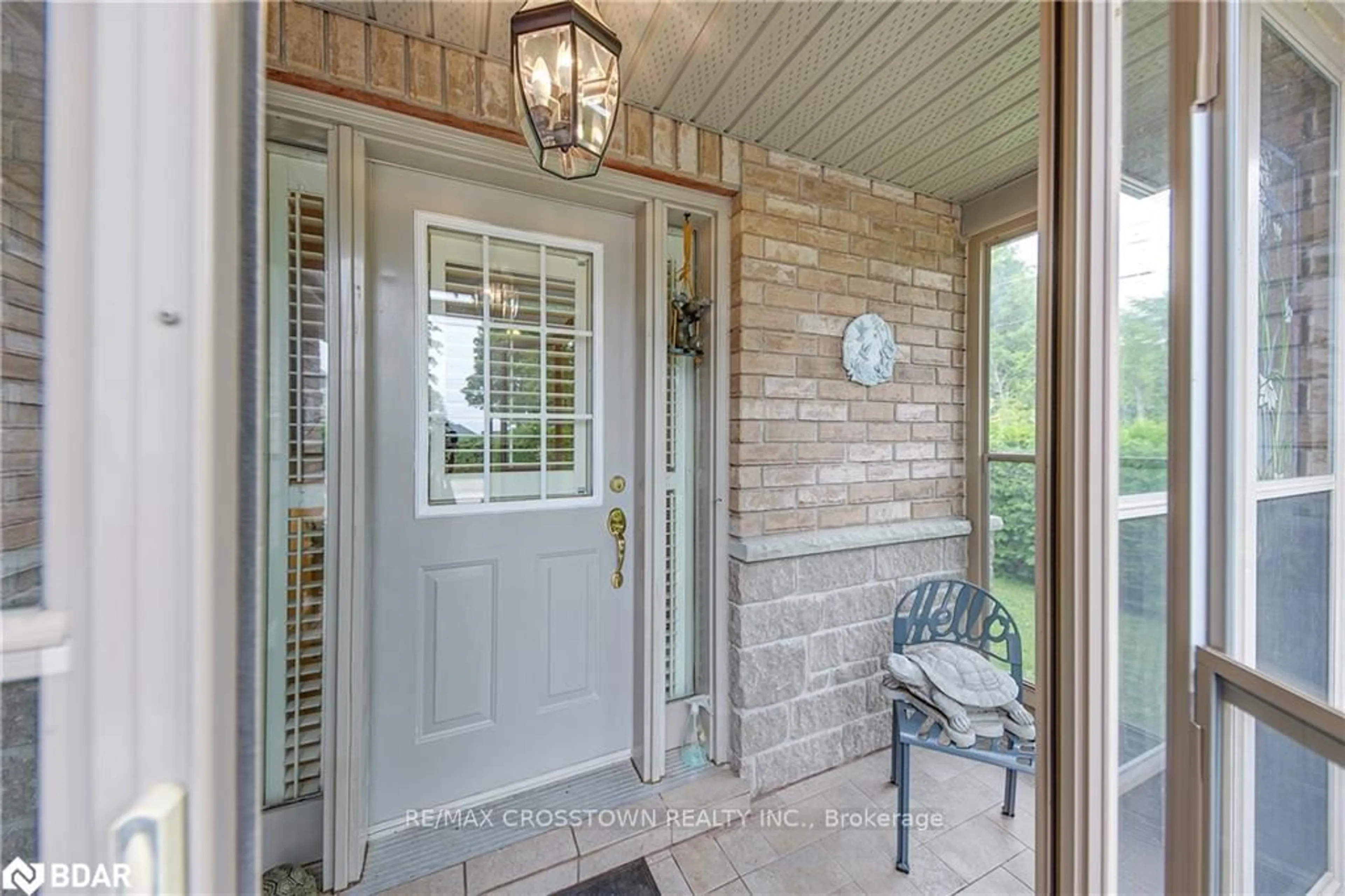 Indoor entryway for 1104 Alfred St, Innisfil Ontario L0L 1C0