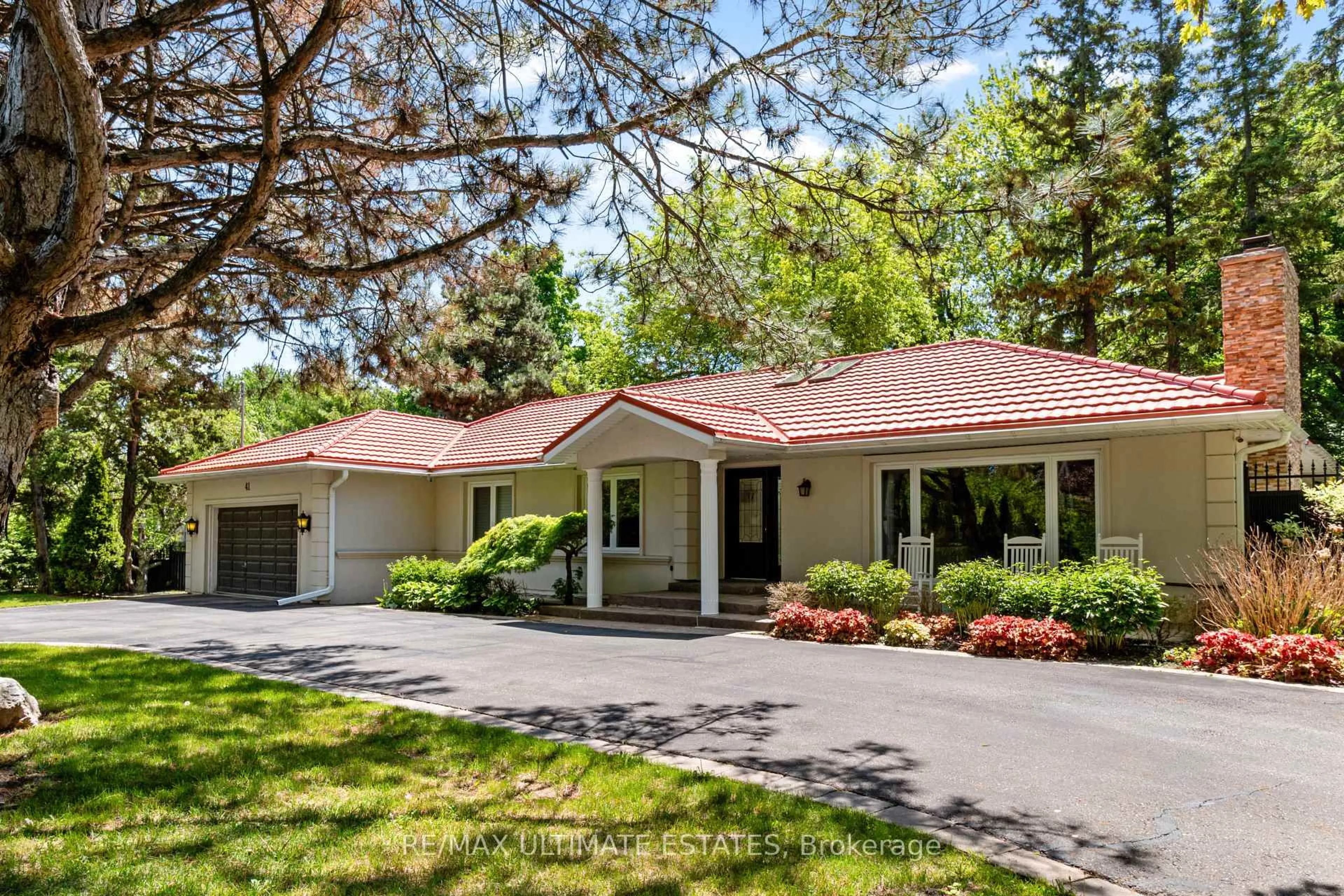 Home with vinyl exterior material, street for 41 Thornridge Dr, Vaughan Ontario L4J 1C7