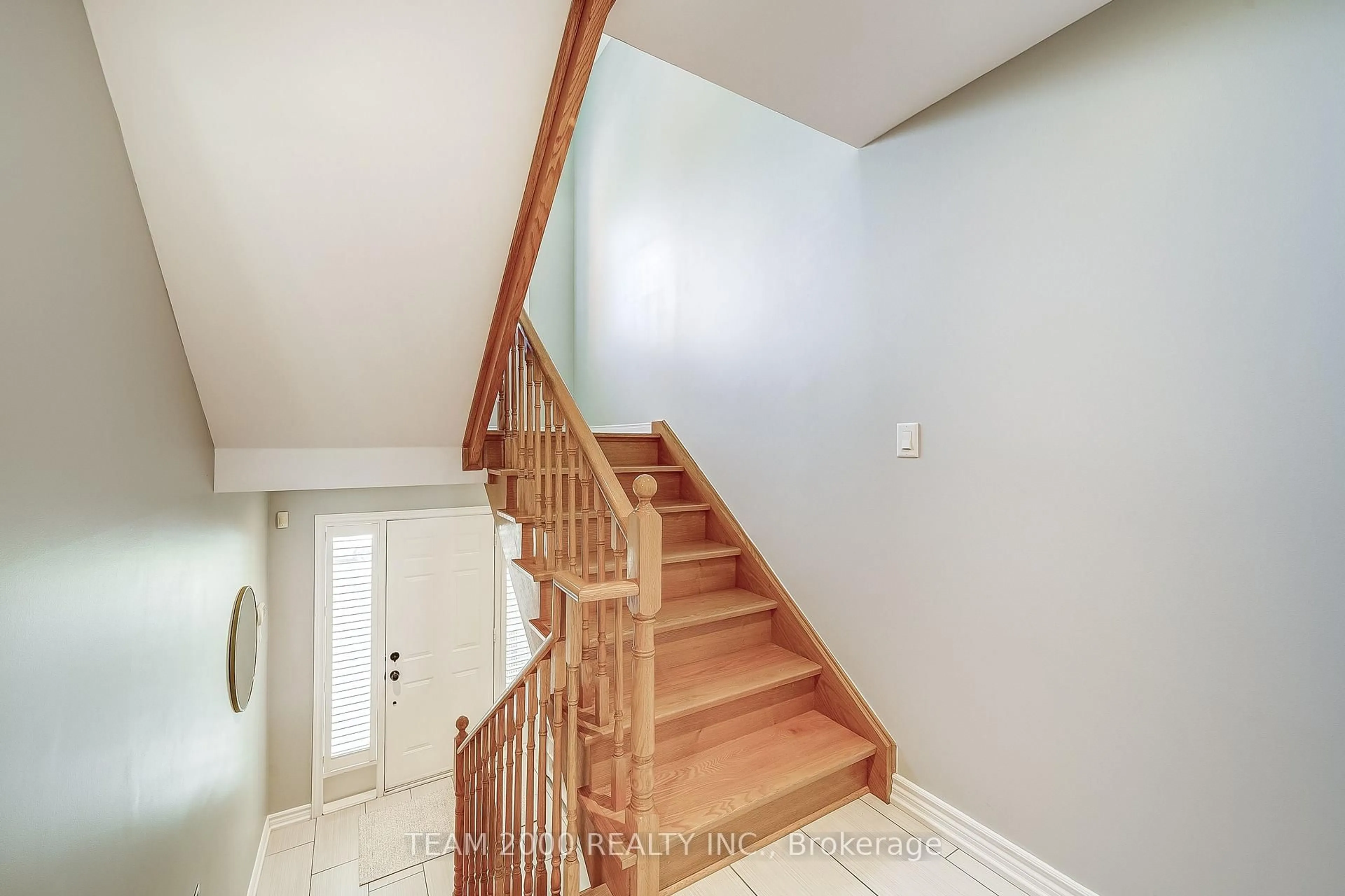 Stairs for 36 Isa Crt, Vaughan Ontario L4H 1J4