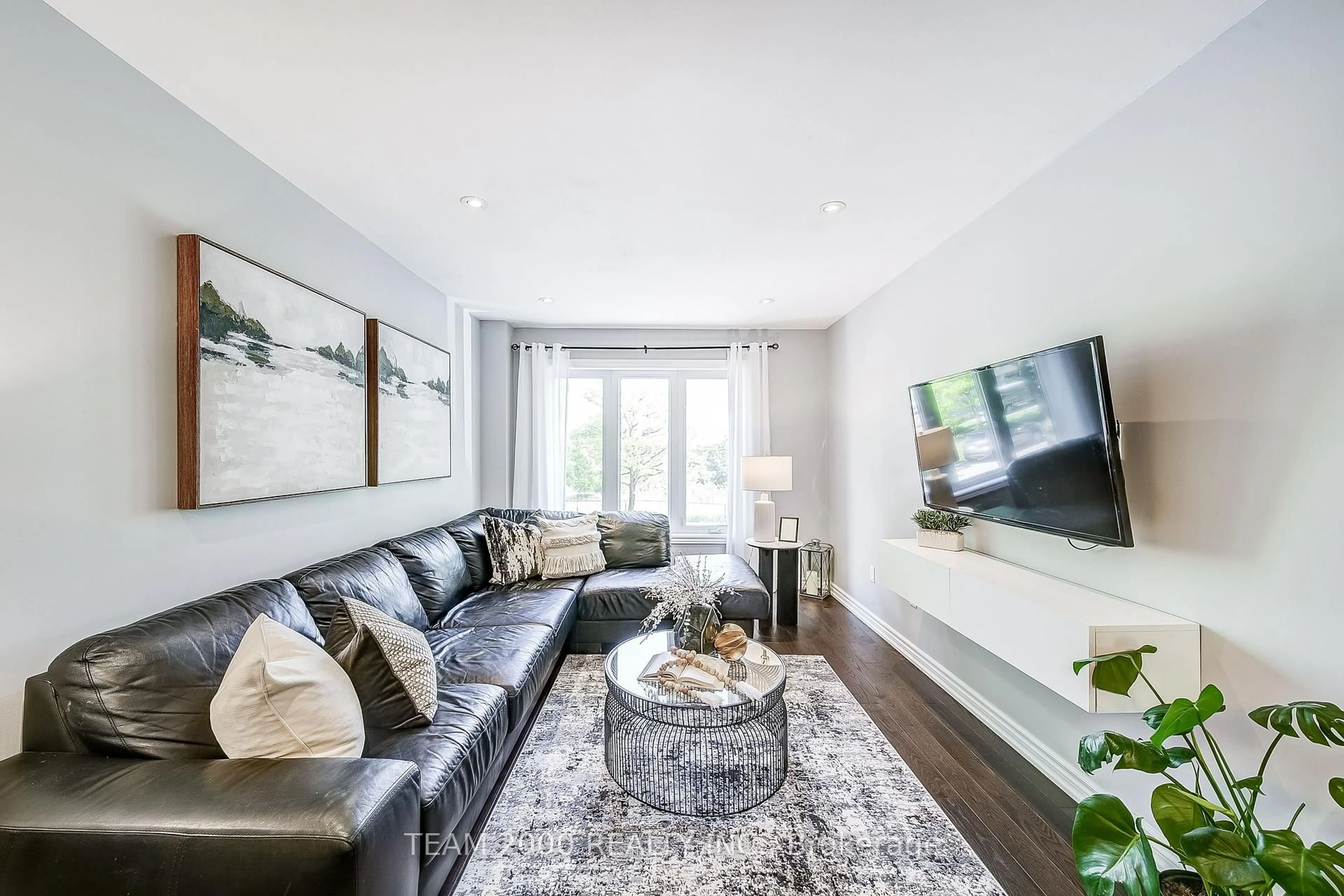 Living room with furniture, unknown for 36 Isa Crt, Vaughan Ontario L4H 1J4